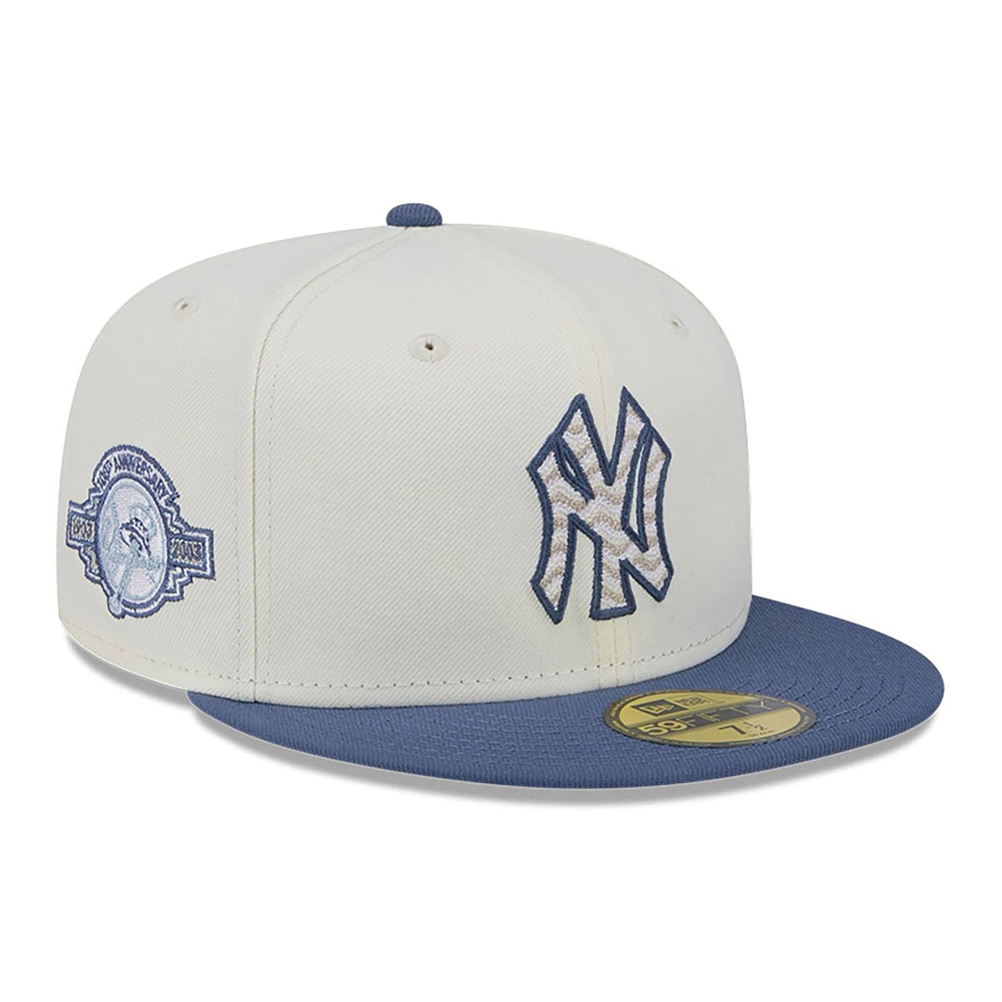 This is a New York Yankees Wavy Chainstitch White 59FIFTY Fitted Cap 1