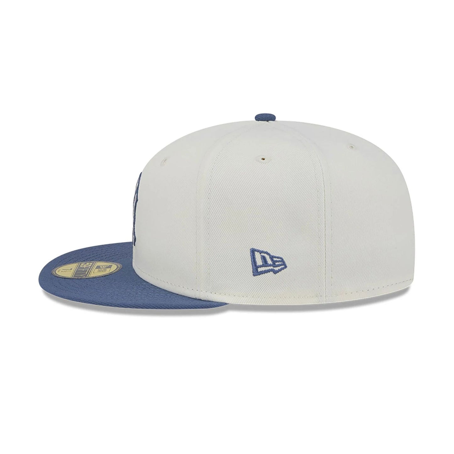 This is a New York Yankees Wavy Chainstitch White 59FIFTY Fitted Cap 7