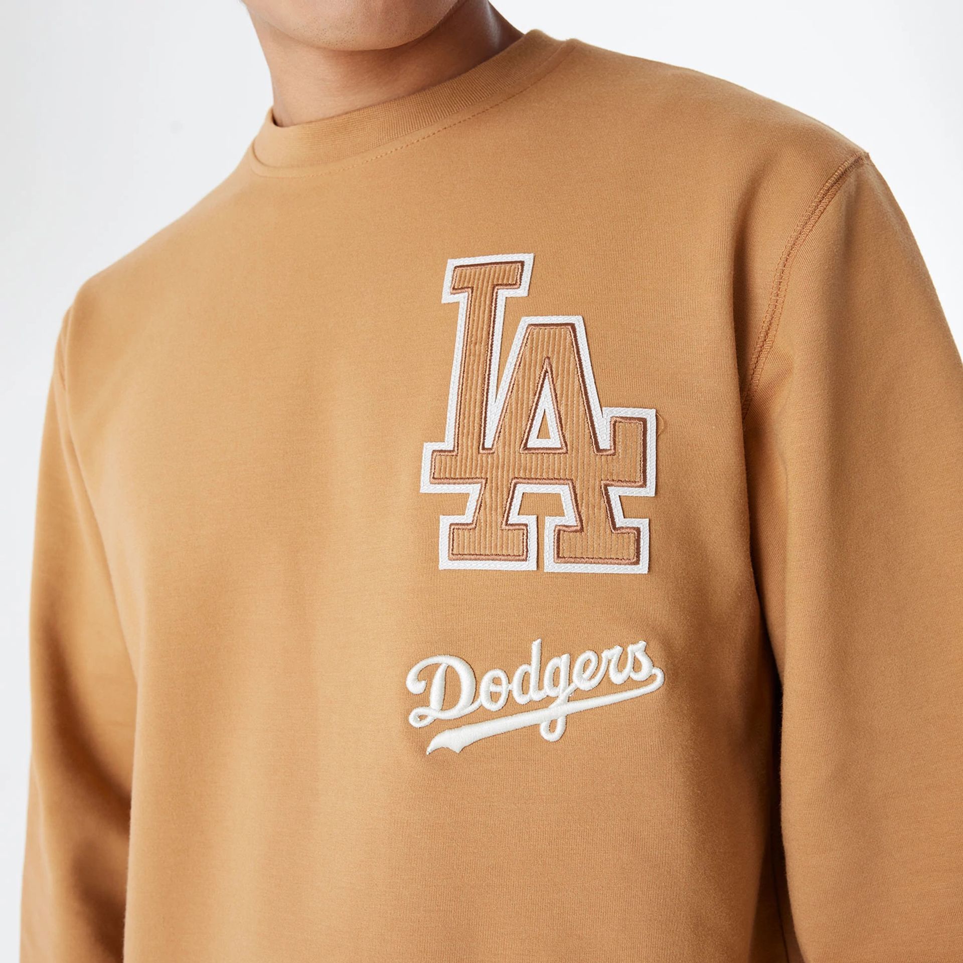 The Male model is wearing LA Dodgers MLB Logo Select Beige Crew Neck Sweater 3