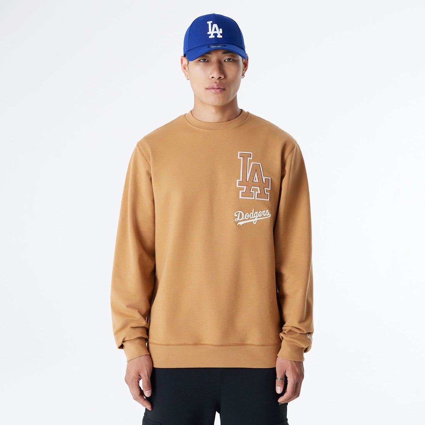 The Male model is wearing LA Dodgers MLB Logo Select Beige Crew Neck Sweater 1