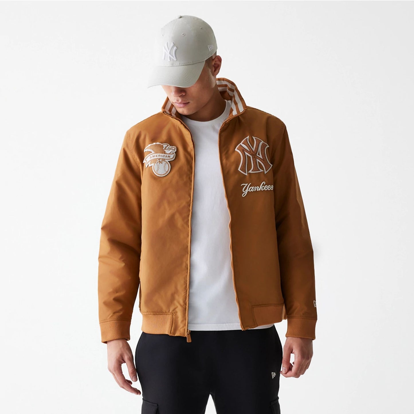 The Male model is wearing New York Yankees Logo Select Fashion Beige Full Zip Jacket 3