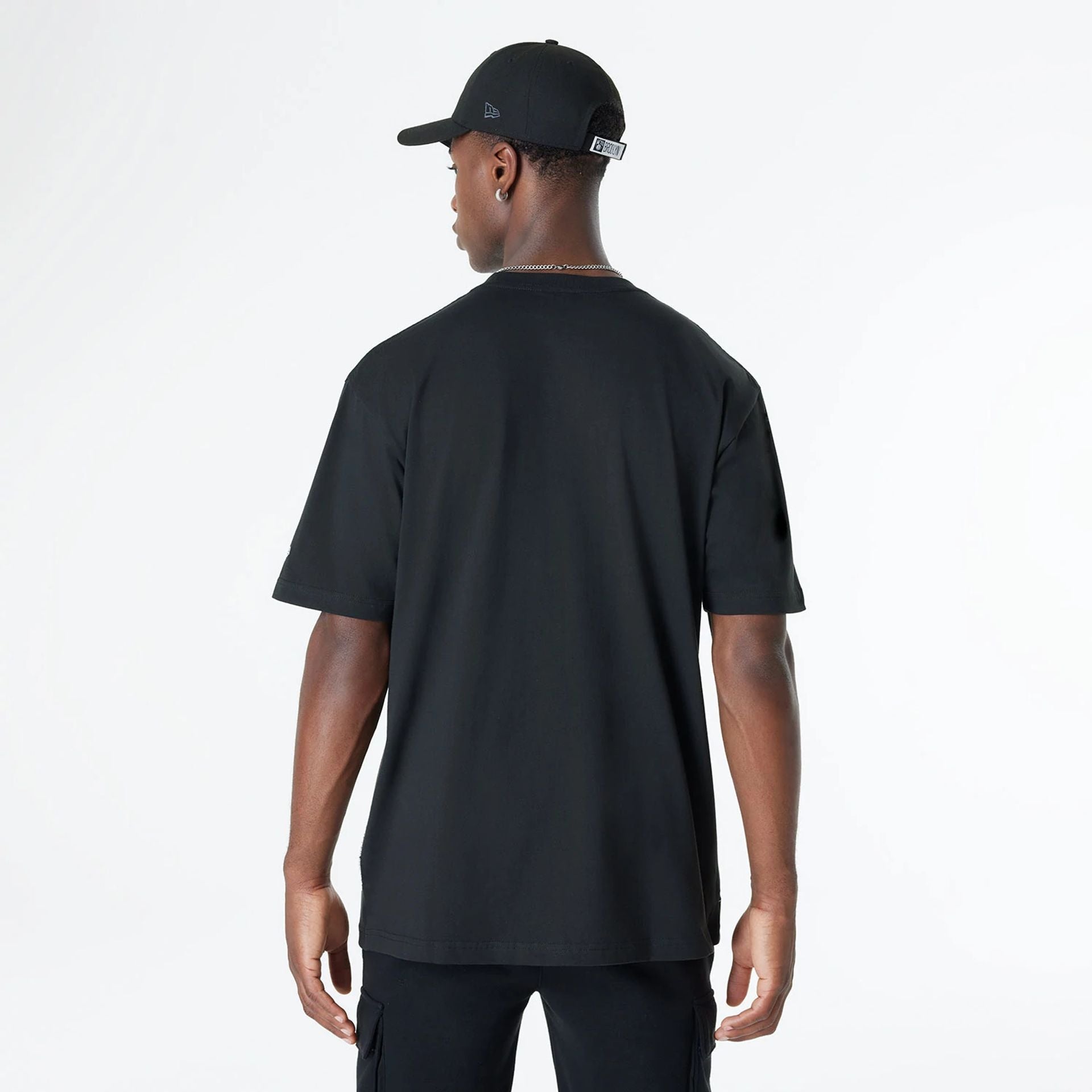 The Male model is wearing Brooklyn Nets Sport Classic Black T-Shirt 2