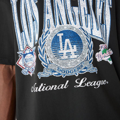 The Male model is wearing LA Dodgers Oversized Essential Black Oversized T-Shirt 5