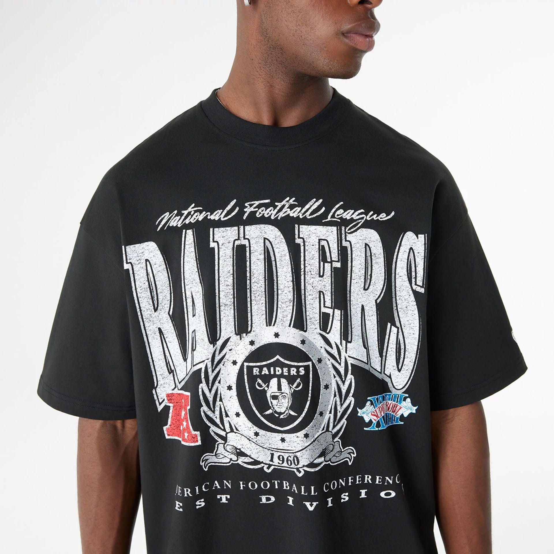 The Male model is wearing Las Vegas Raiders Oversized Essential Black Oversized T-Shirt 3