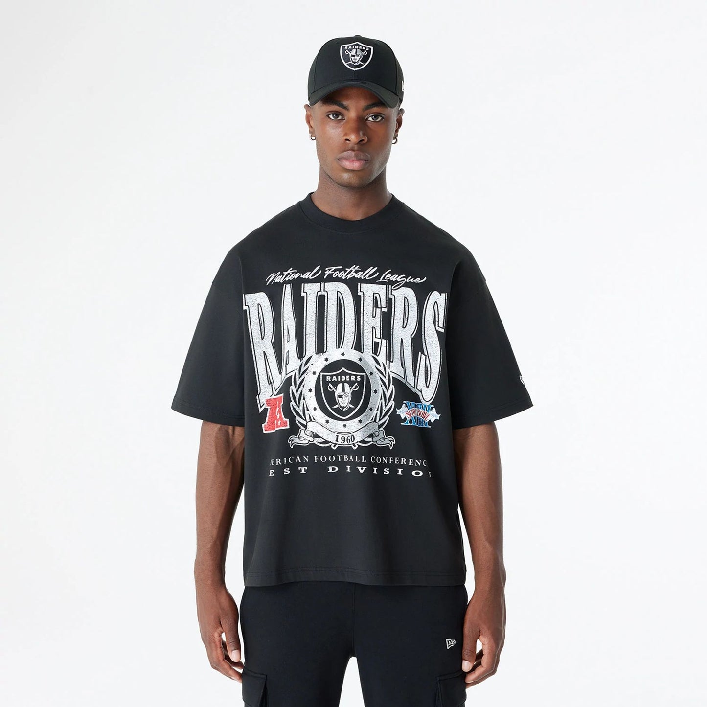 The Male model is wearing Las Vegas Raiders Oversized Essential Black Oversized T-Shirt 1