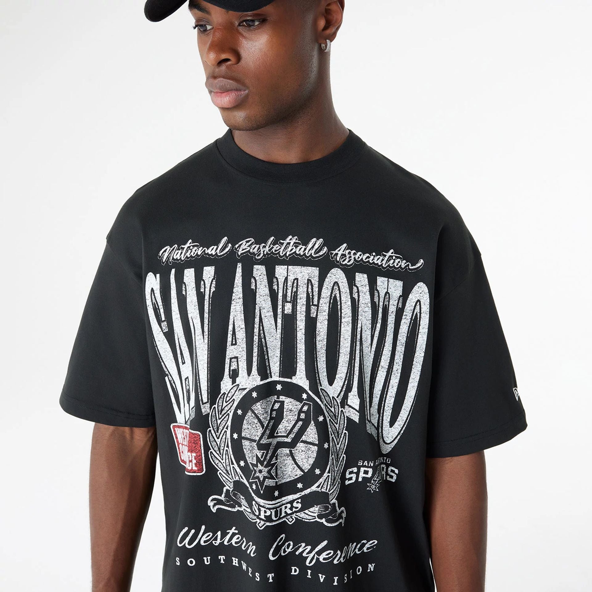 The Male model is wearing San Antonio Spurs Oversized Essential Black Oversized T-Shirt 3