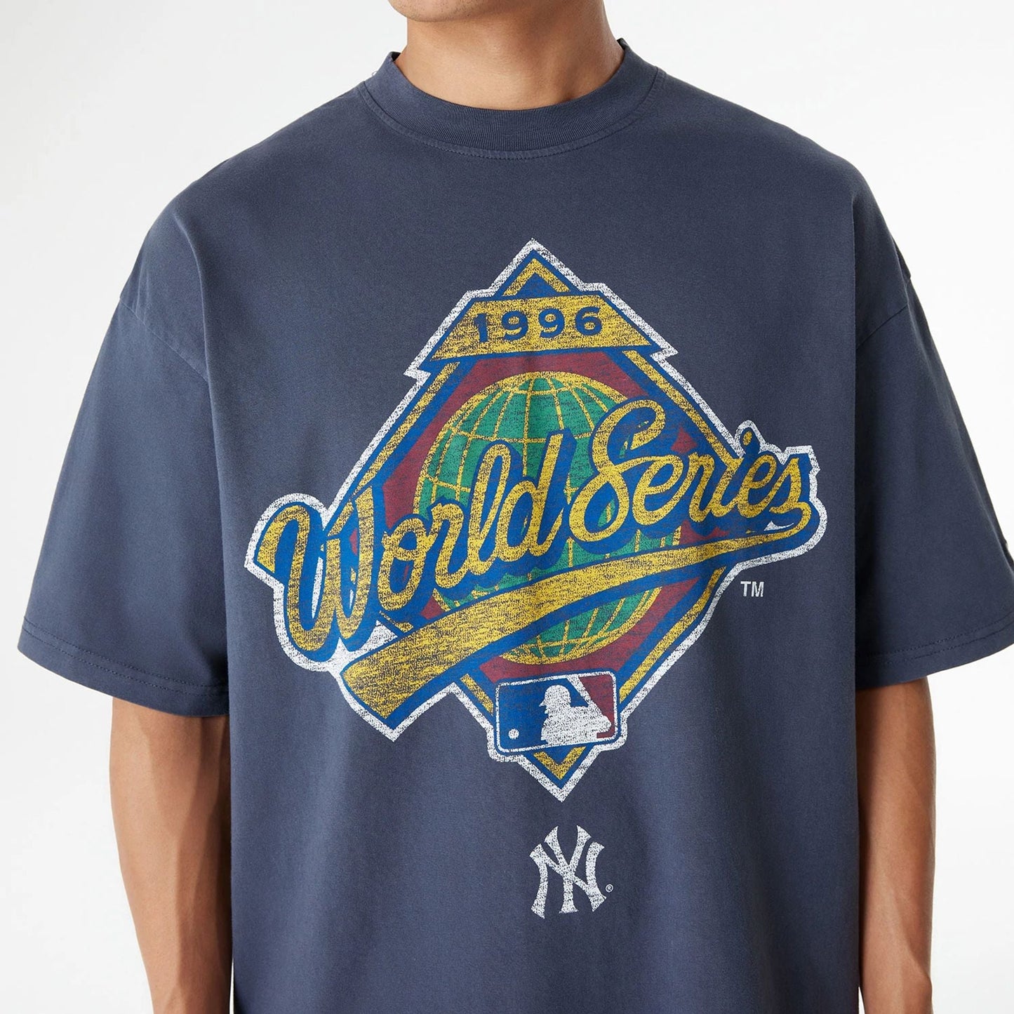 The Male model is wearing New York Yankees Oversized Essential Navy Oversized T-Shirt 3