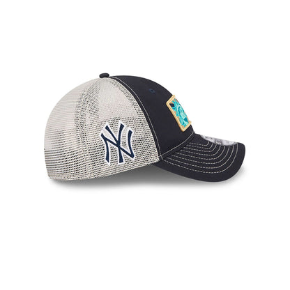 This is a New York Yankees State Souvenir White 9TWENTY Adjustable Cap 6