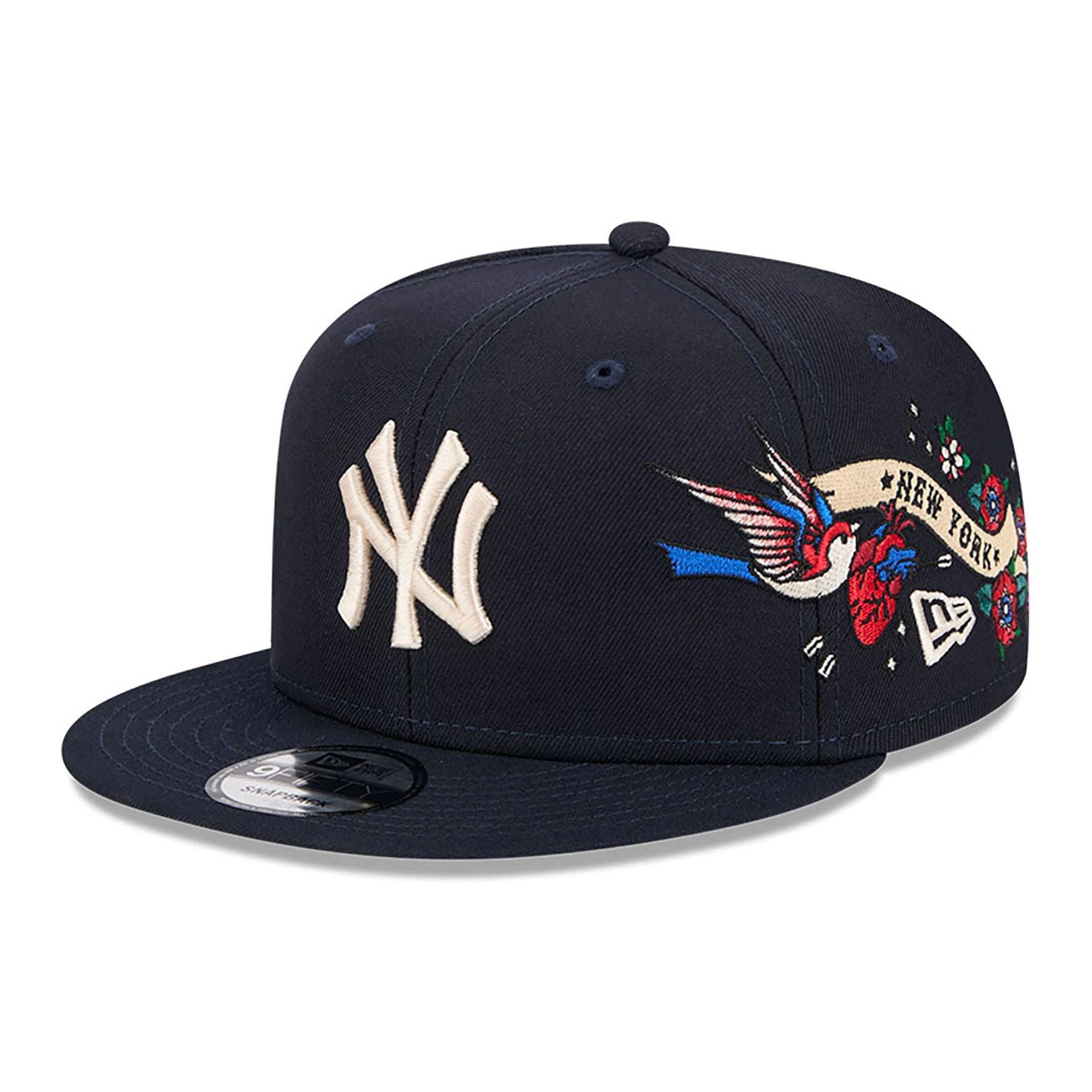 This is a New York Yankees City Art Black 9FIFTY Snapback Cap 1