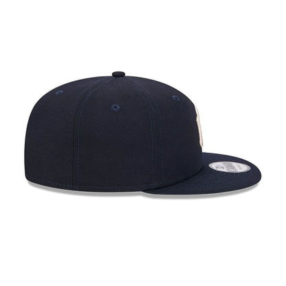 This is a New York Yankees City Art Black 9FIFTY Snapback Cap 6