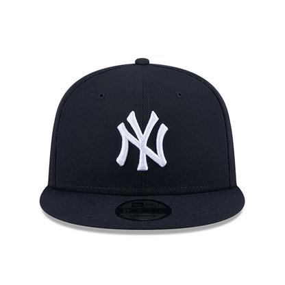 This is a New York Yankees State Outline Navy 9FIFTY Snapback Cap 3