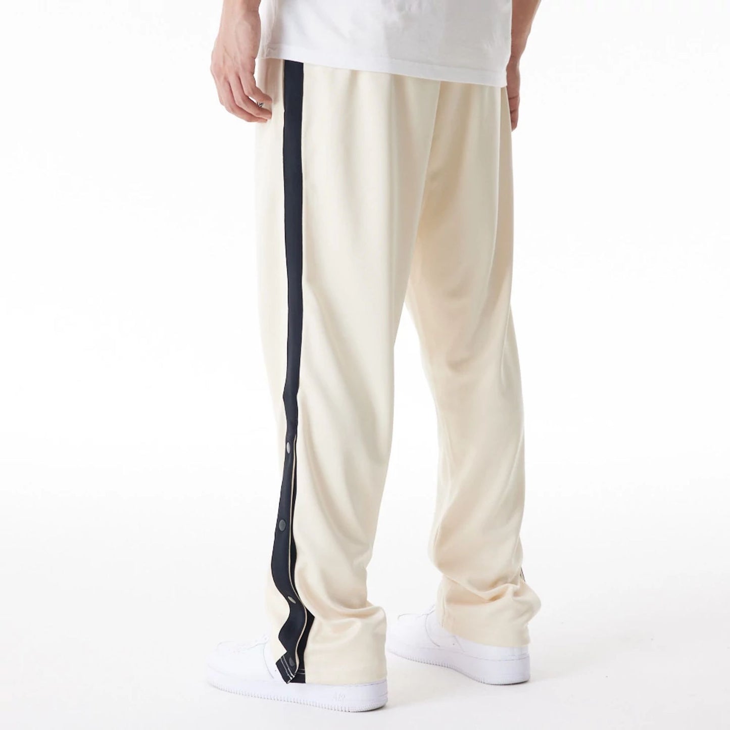 The Male model is wearing Chicago Bulls NBA Lifestyle Light Beige Straight Joggers  4