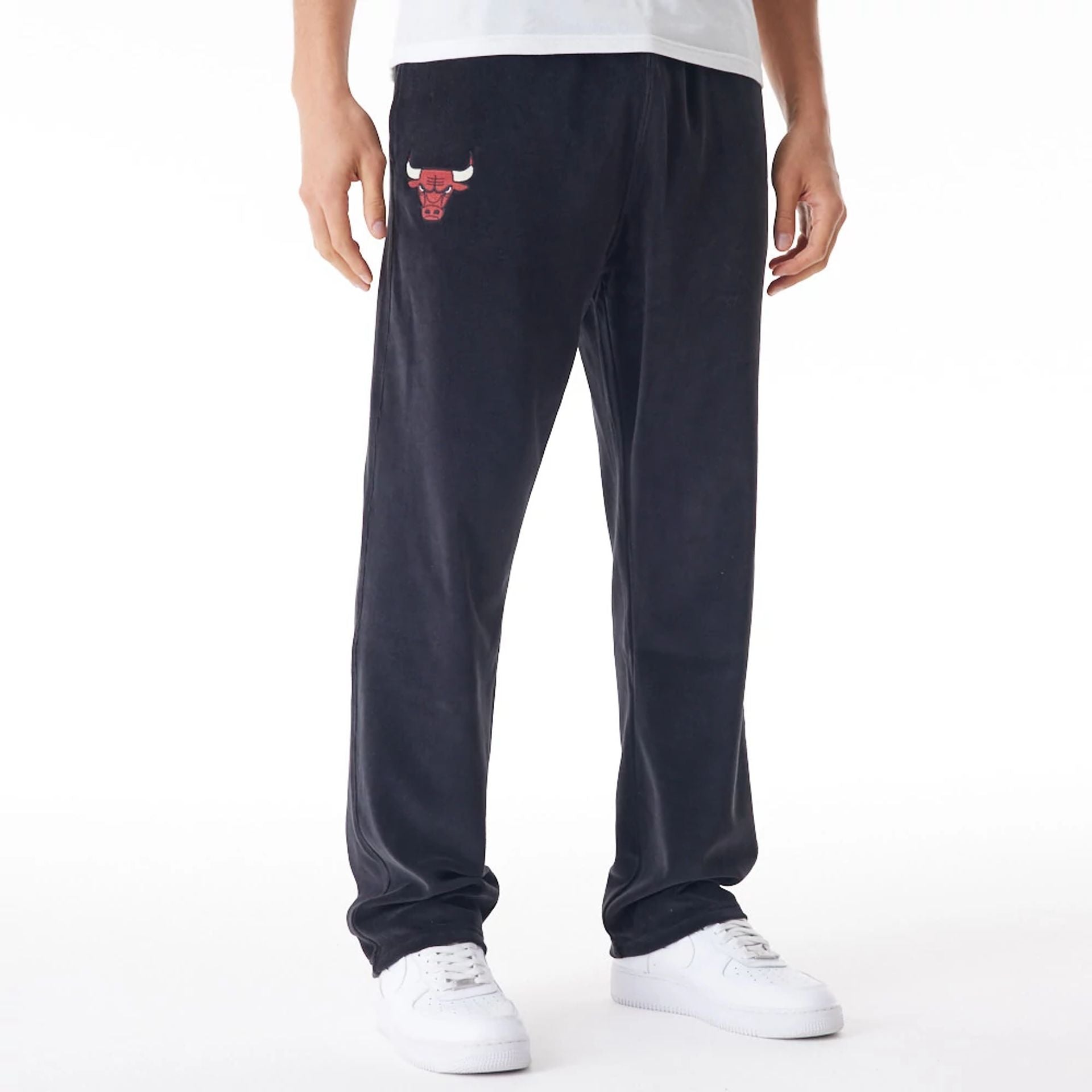 The Male model is wearing Chicago Bulls NBA Lifestyle Velour Black Track Joggers  8