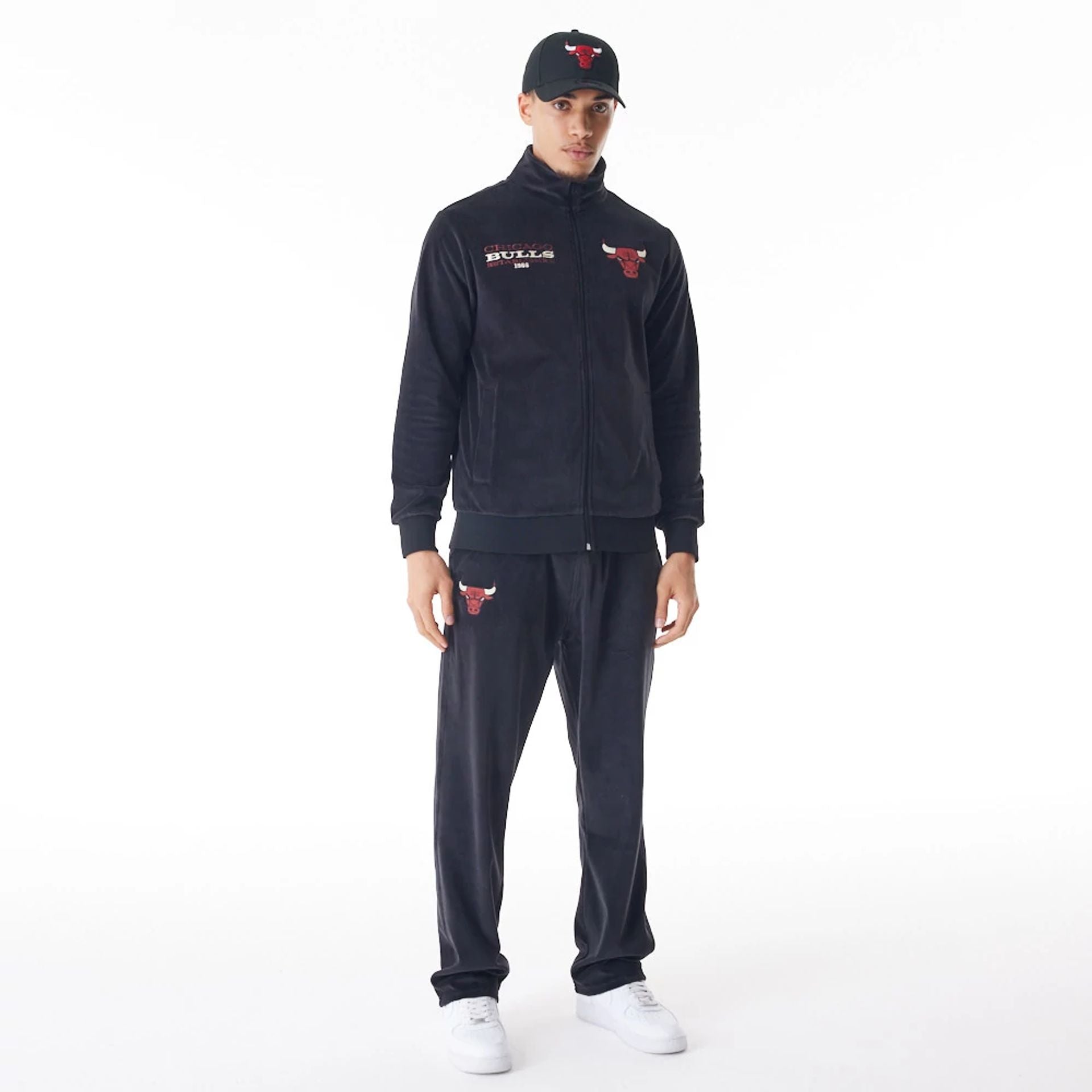 The Male model is wearing Chicago Bulls NBA Lifestyle Velour Black Track Joggers  1