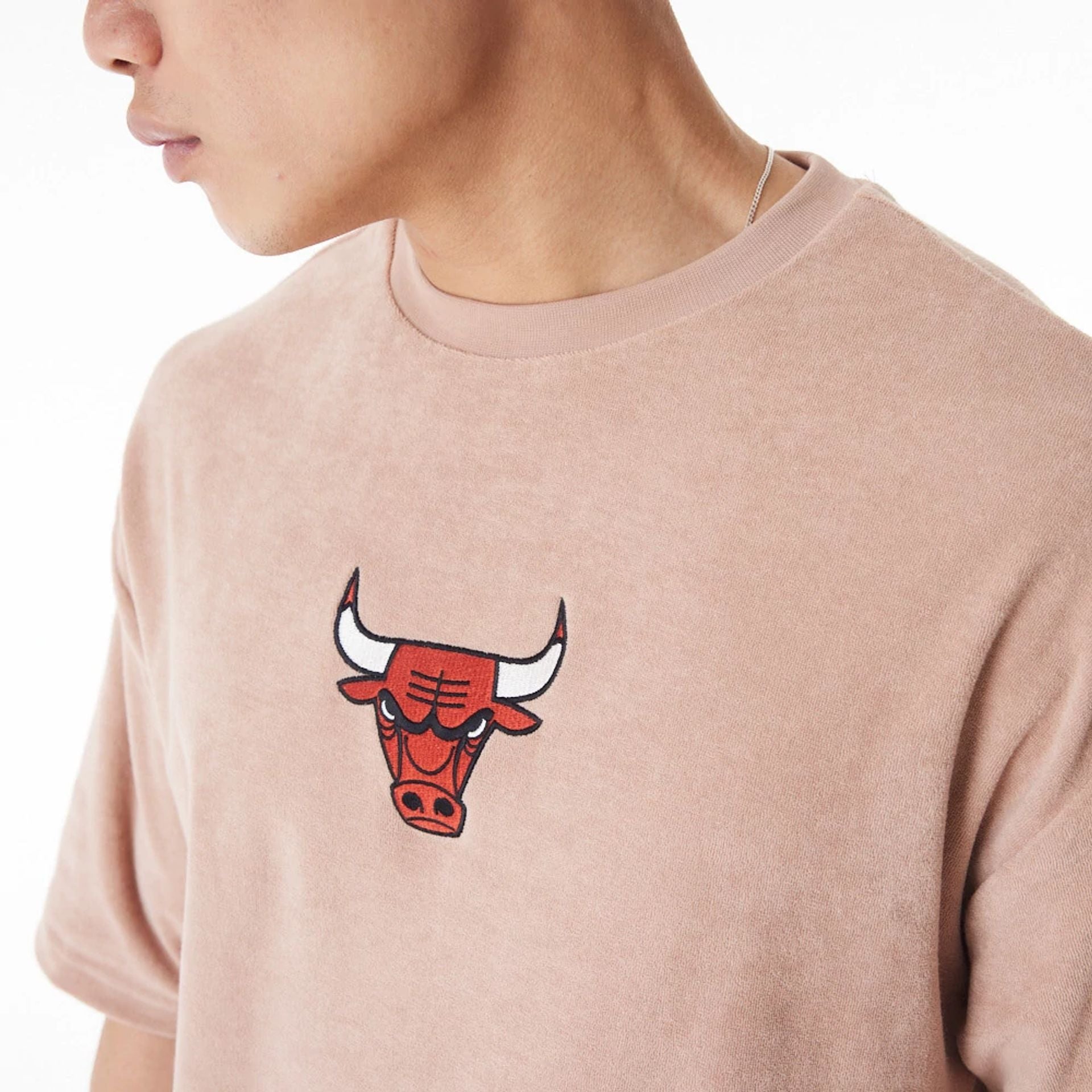 The Male model is wearing Chicago Bulls NBA Lifestyle Velour Beige Oversized T-Shirt  4