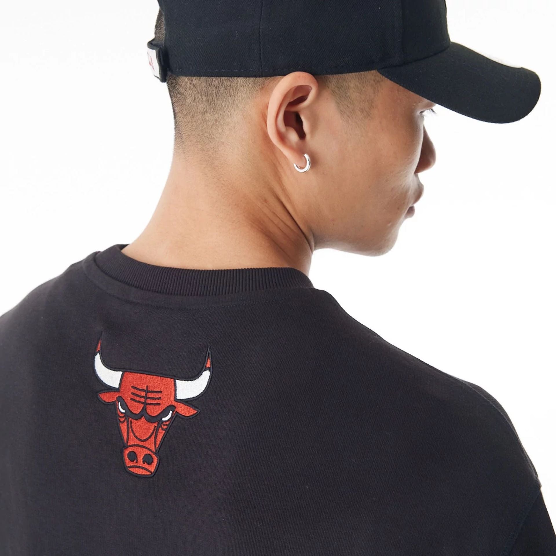 The Male model is wearing Chicago Bulls NBA Lifestyle Black Oversized Crew Neck Sweater  2