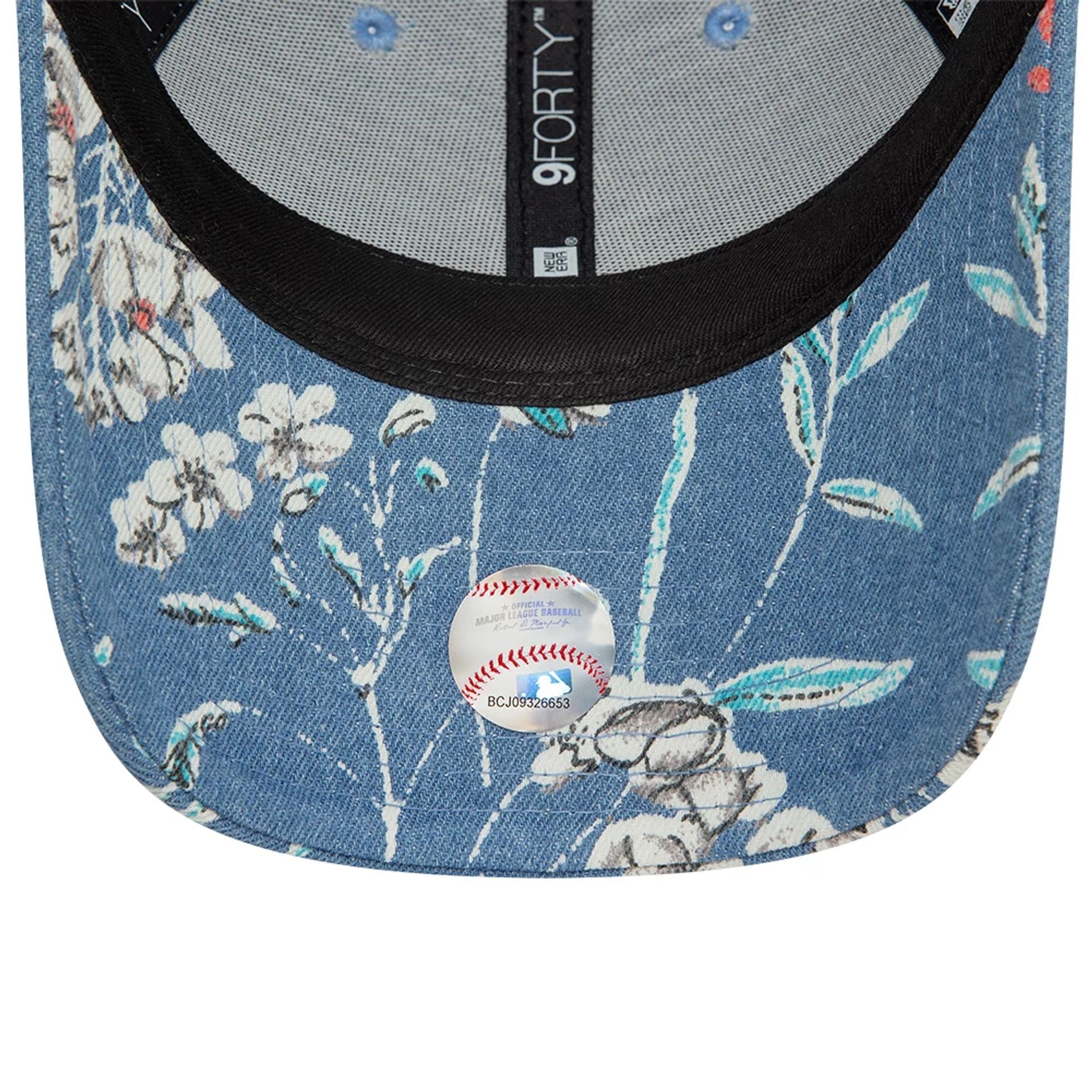 This is a New York Yankees Womens Denim Floral Blue 9FORTY Adjustable Cap 5