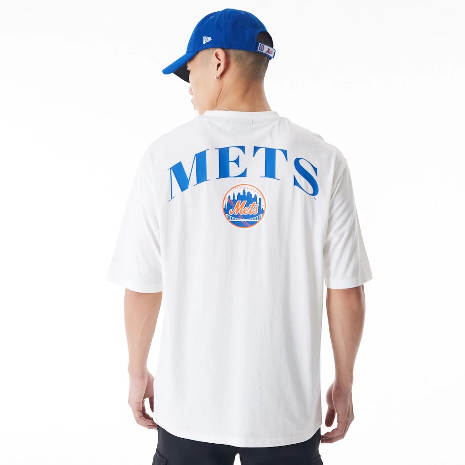 The Male model is wearing New York Mets MLB London Series 2024 White Oversized T-Shirt 2