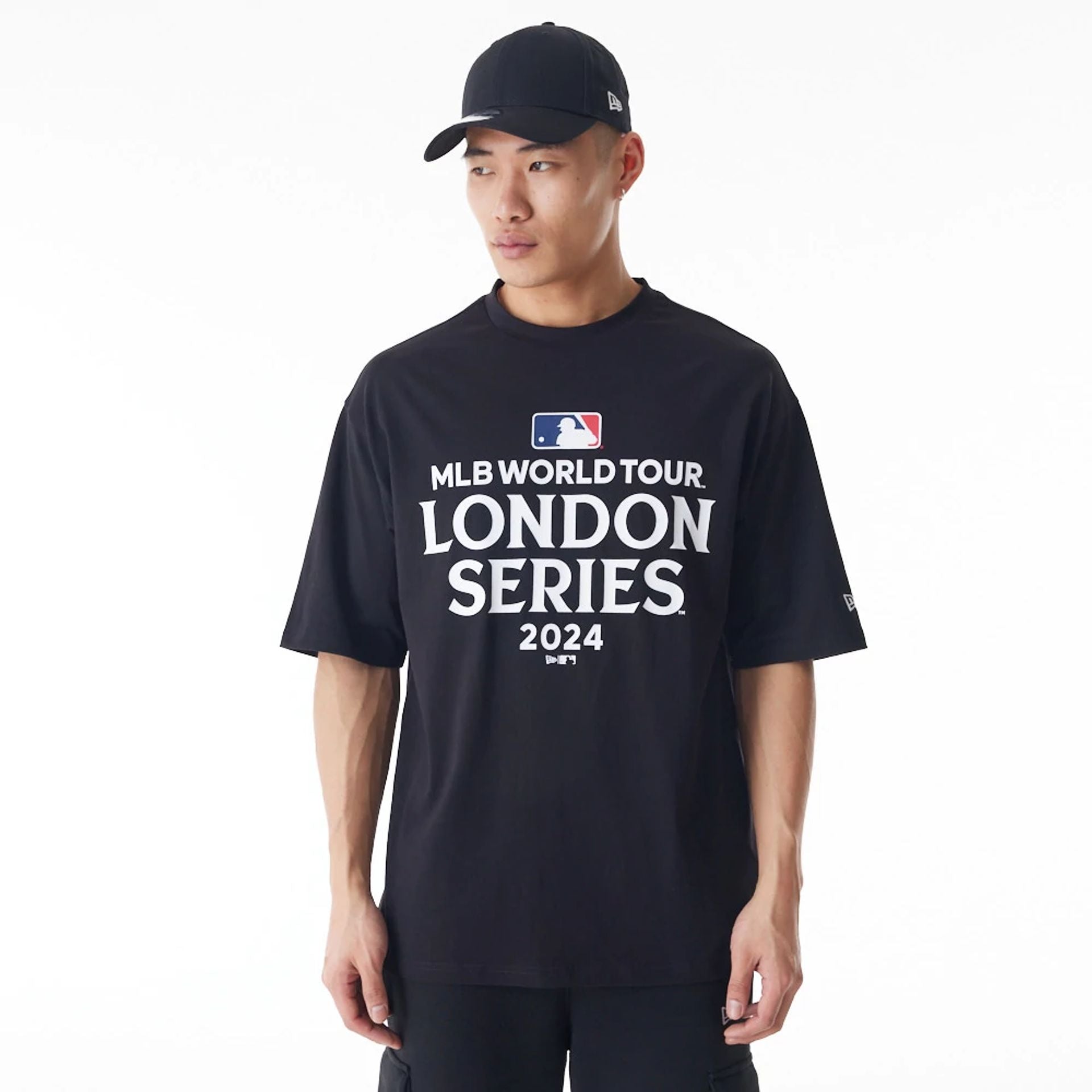 The Male model is wearing MLB Generic MLB Large Generic Black Oversized T-Shirt 1