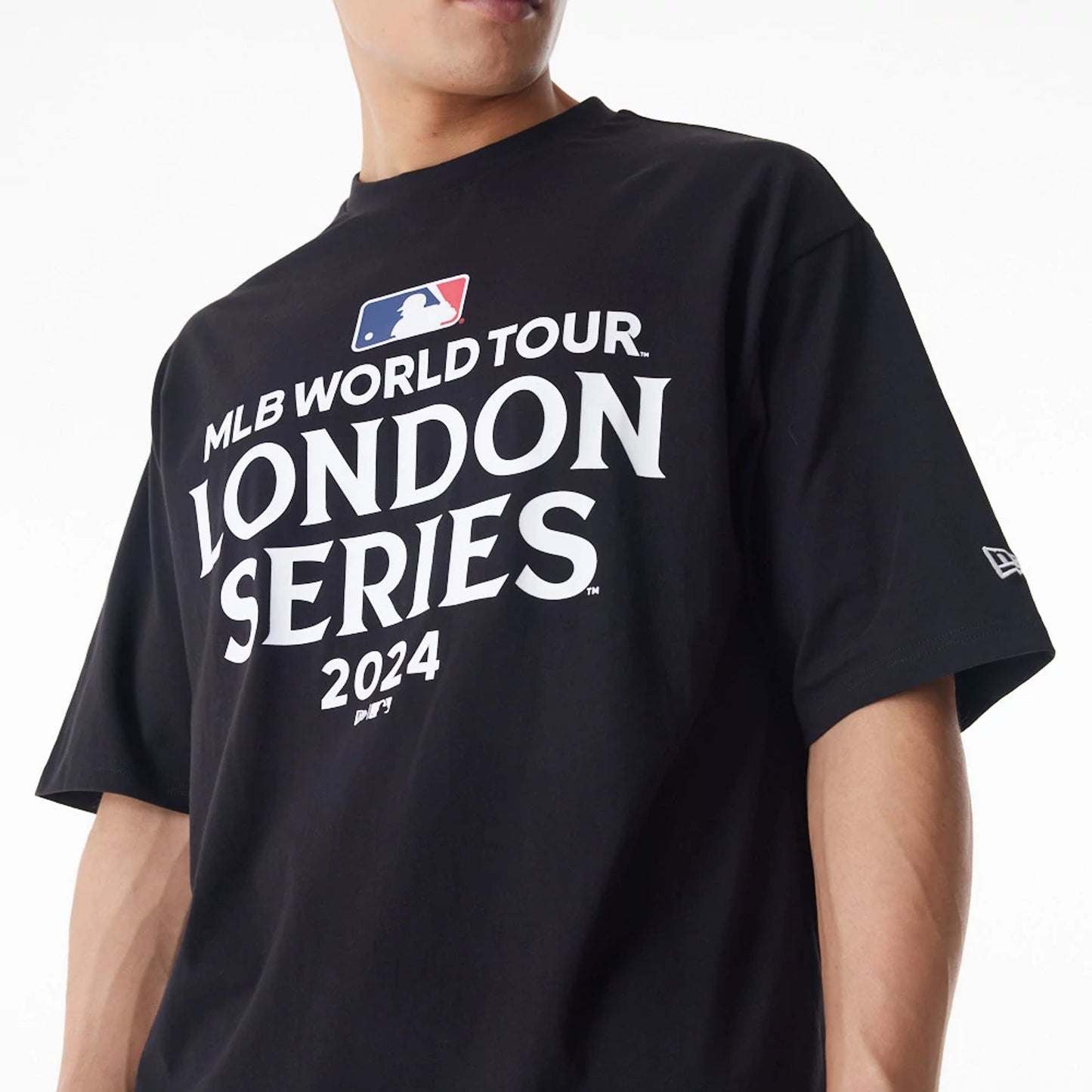 The Male model is wearing MLB Generic MLB Large Generic Black Oversized T-Shirt 4