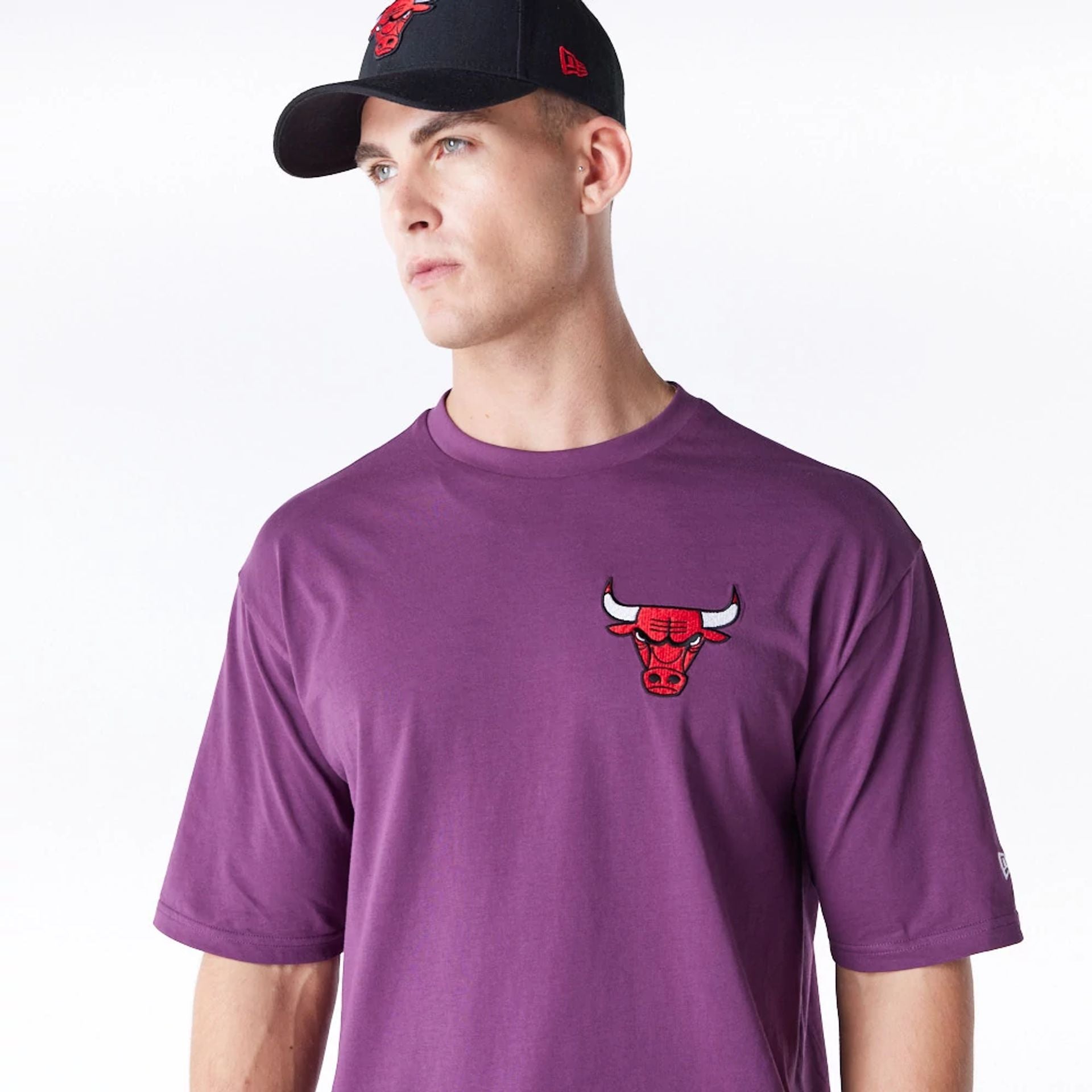 The Male model is wearing Chicago Bulls League Essential Dark Purple Oversized T-Shirt  5