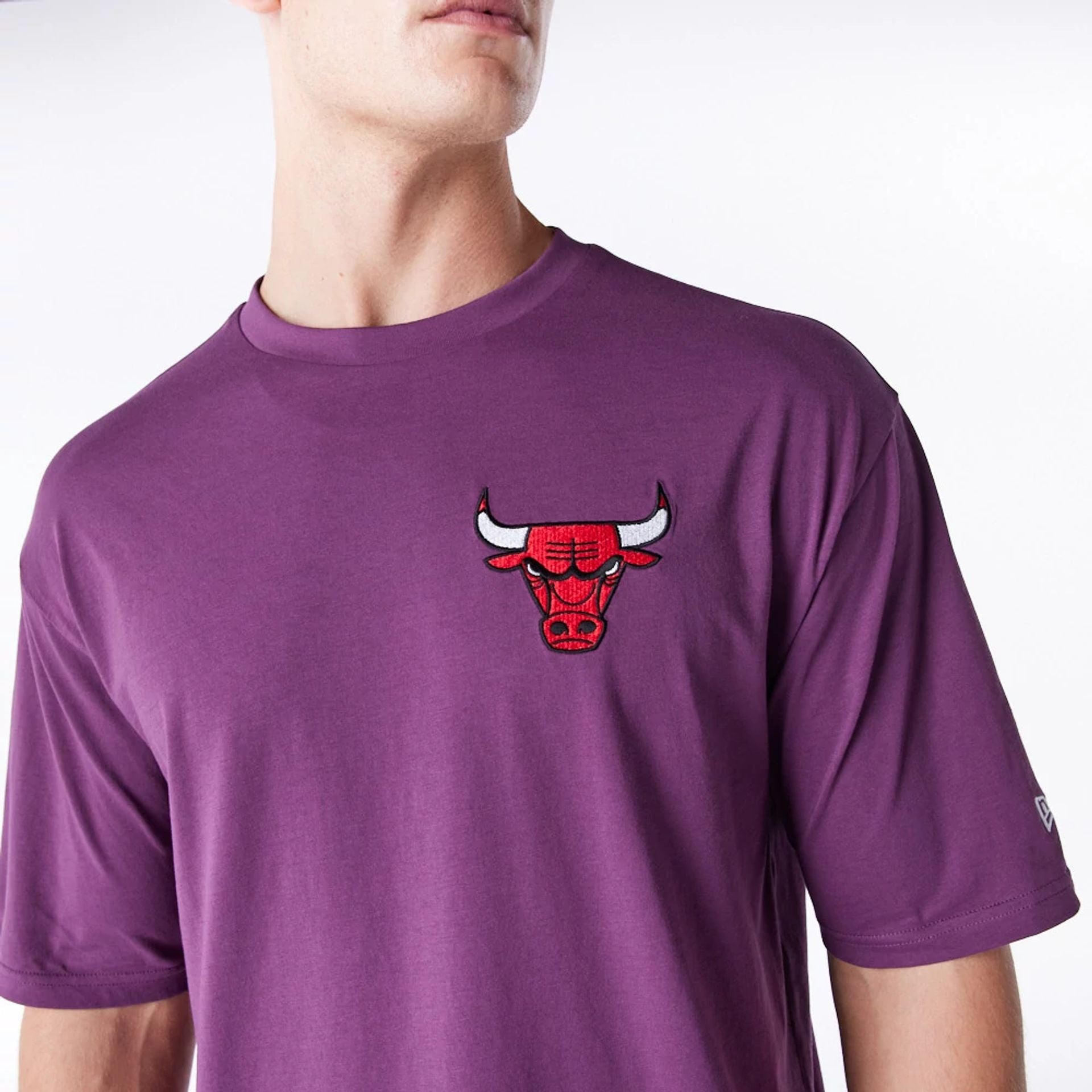 The Male model is wearing Chicago Bulls League Essential Dark Purple Oversized T-Shirt  4