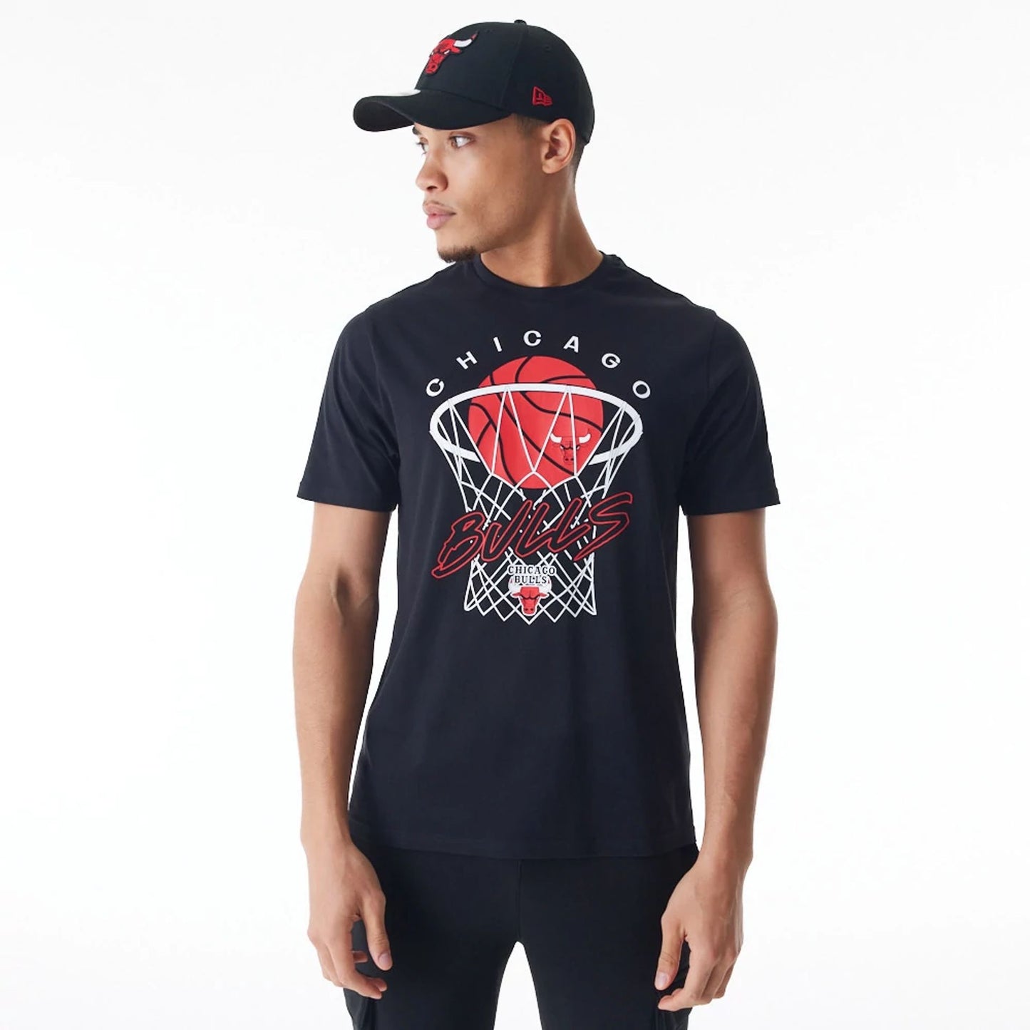 The Male model is wearing Chicago Bulls NBA Net Graphic Black T-Shirt 1