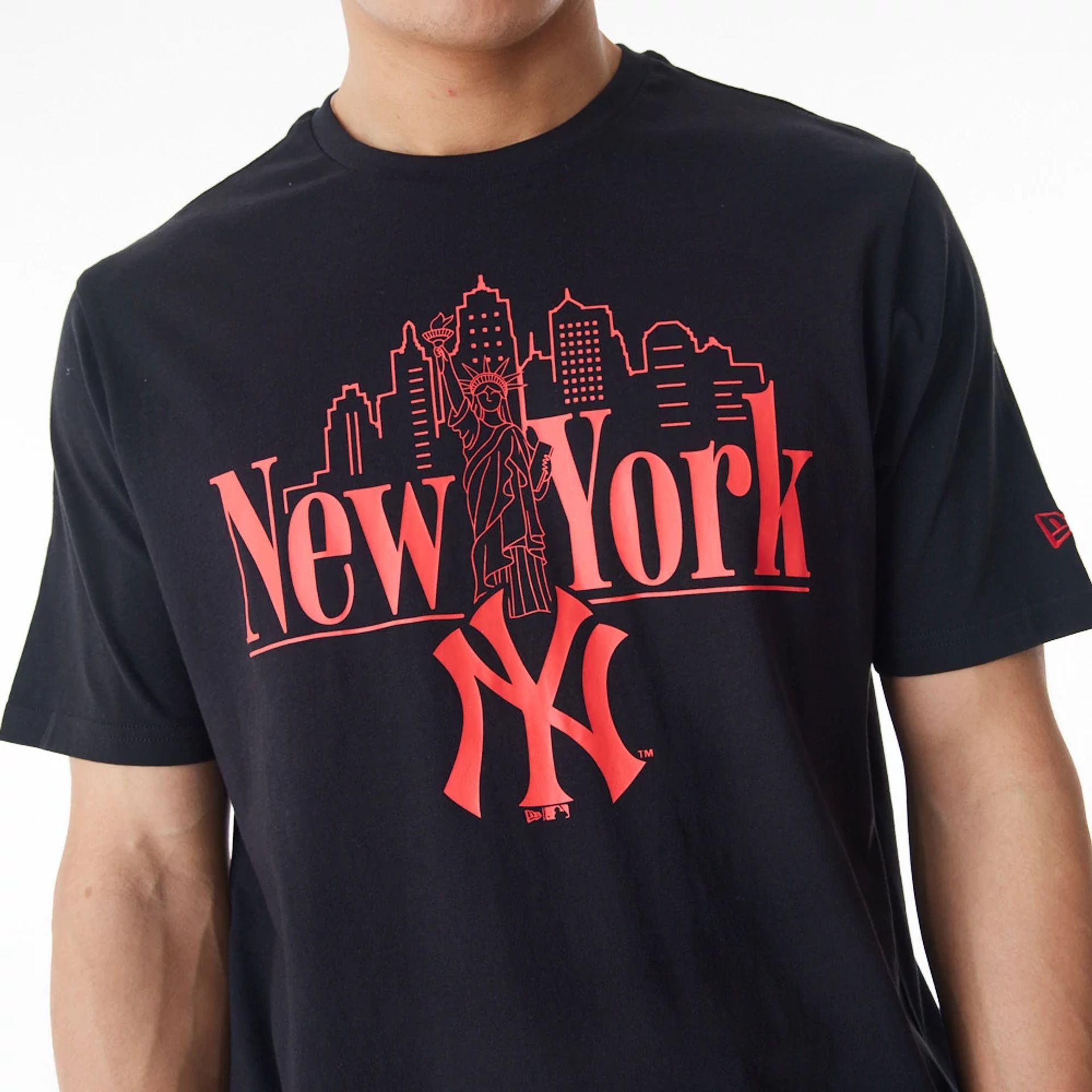 The Male model is wearing New York Yankees MLB Graphic Black T-Shirt 2