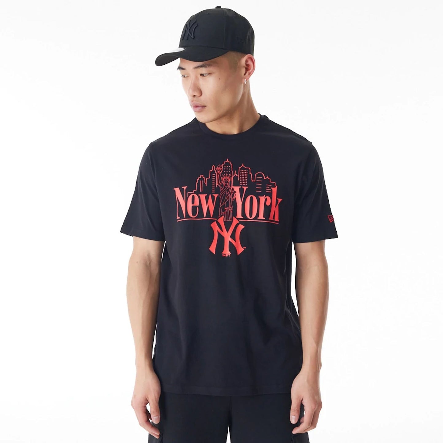 The Male model is wearing New York Yankees MLB Graphic Black T-Shirt 1