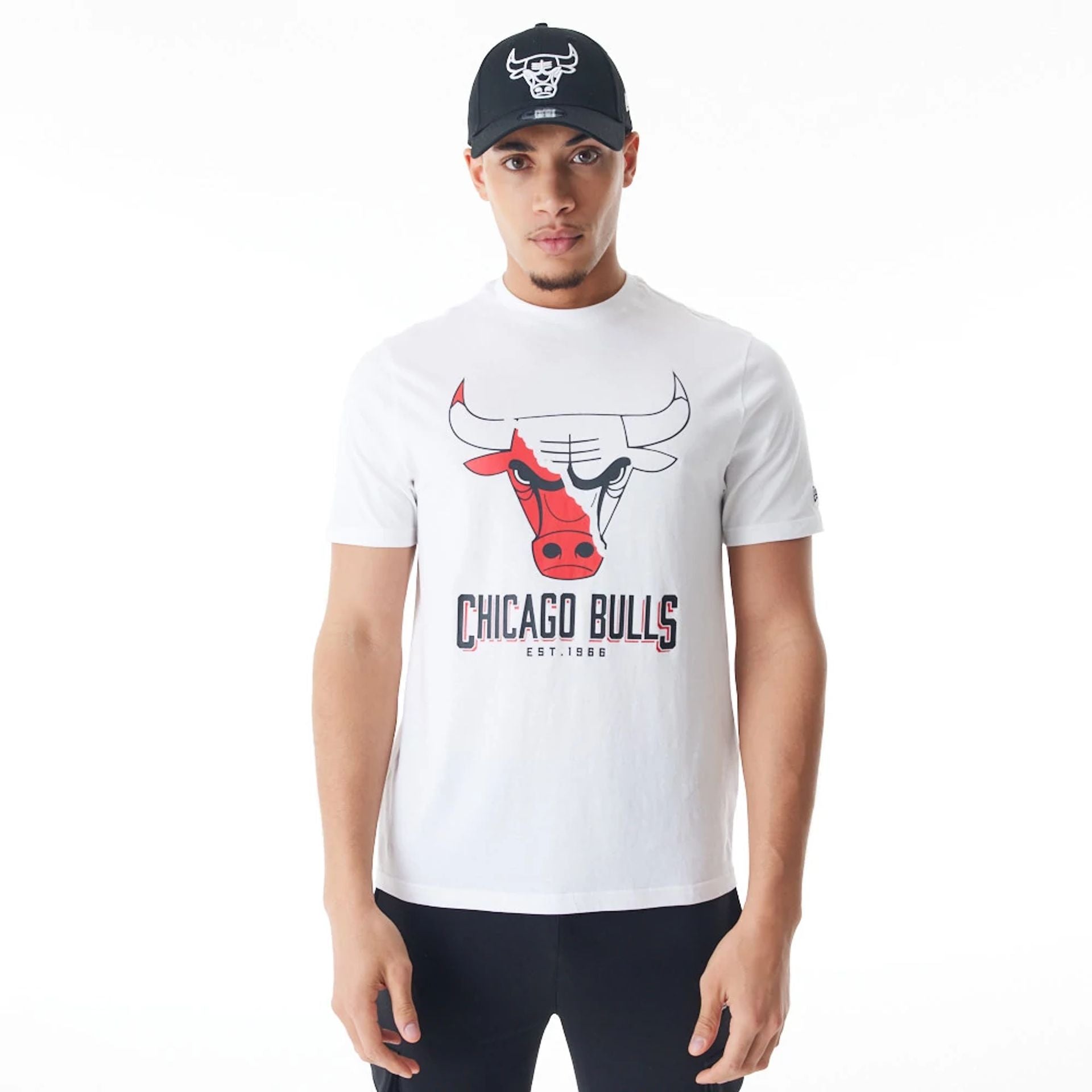 The Male model is wearing Chicago Bulls NBA Logo Graphic White T-Shirt 1