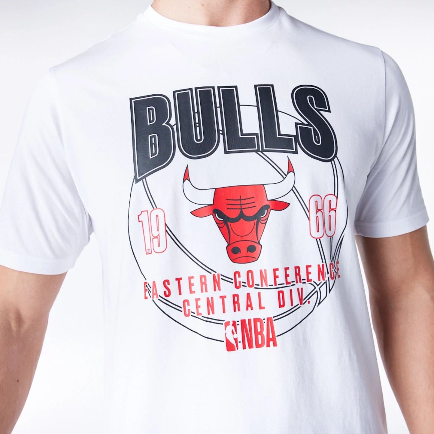 The Male model is wearing Chicago Bulls NBA Wordmark Graphic White T-Shirt 6