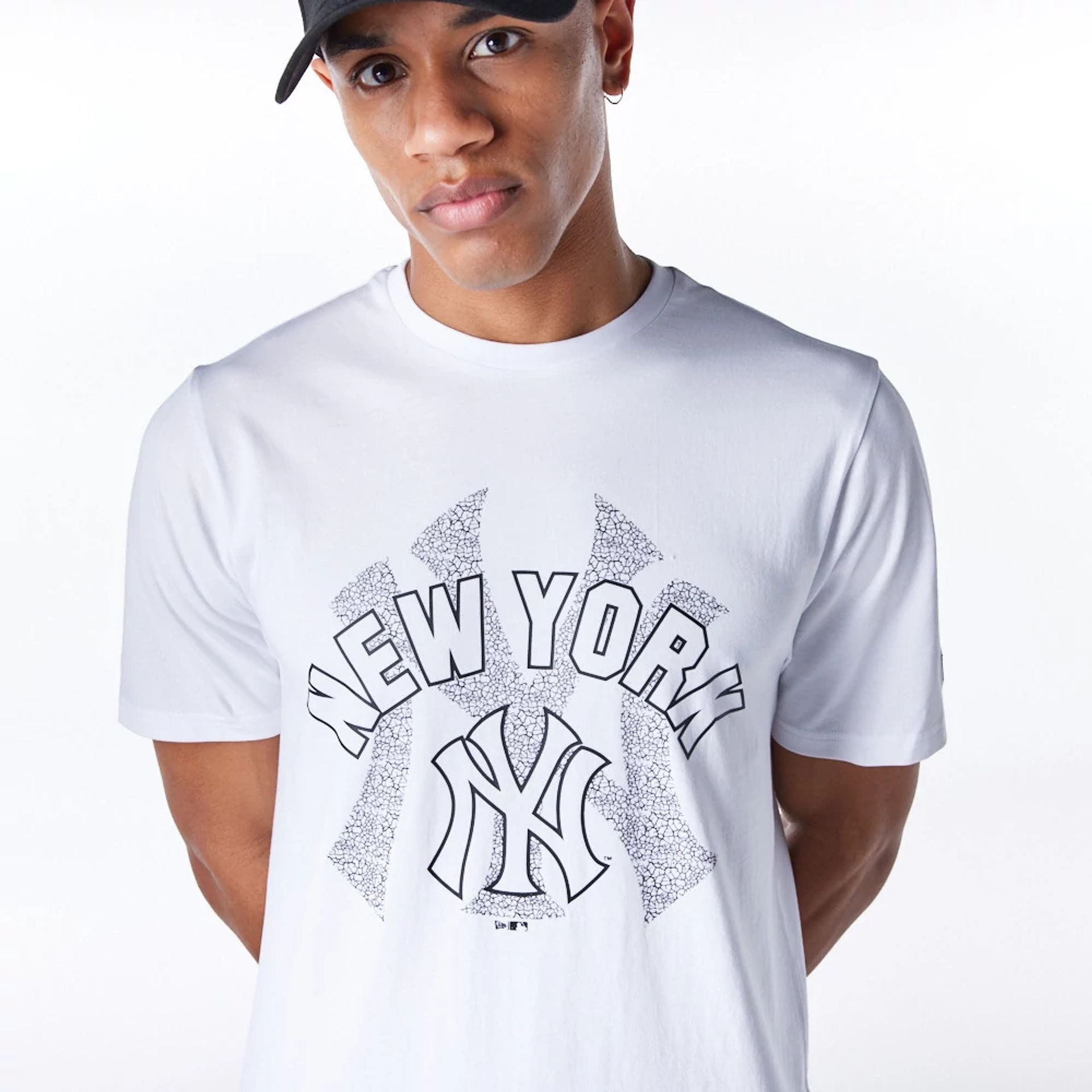 The Male model is wearing New York Yankees MLB Team Logo Graphic White T-Shirt 6