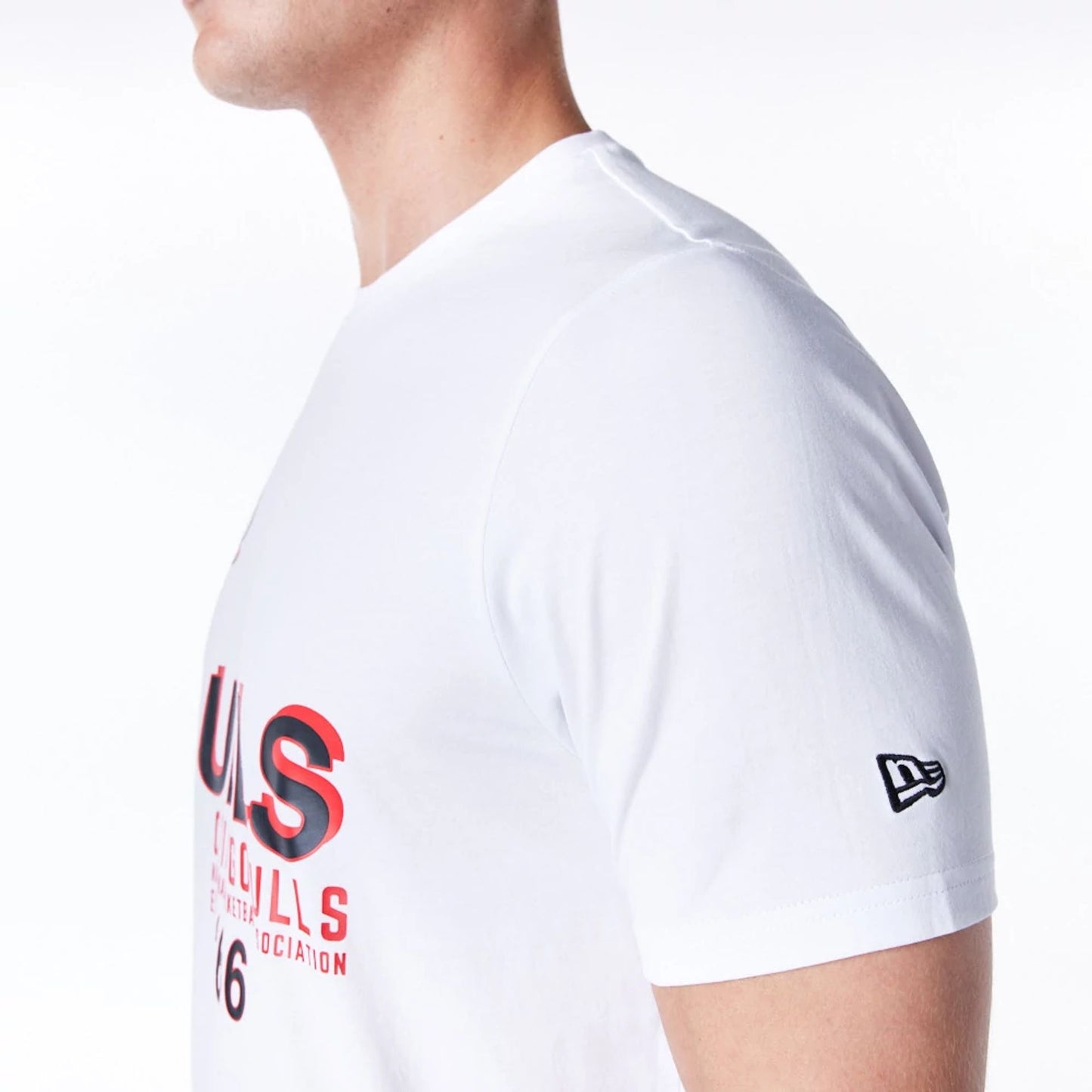 The Male model is wearing Chicago Bulls NBA Graphic White T-Shirt 4