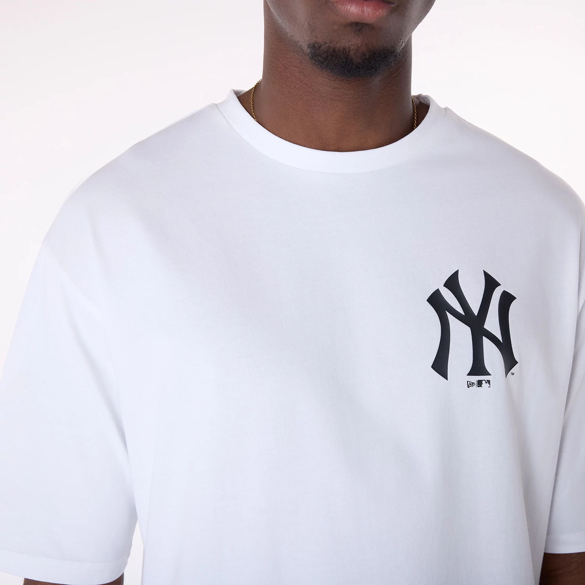 The Male model is wearing New York Yankees MLB Floral Rose Graphic White Oversized T-Shirt 2