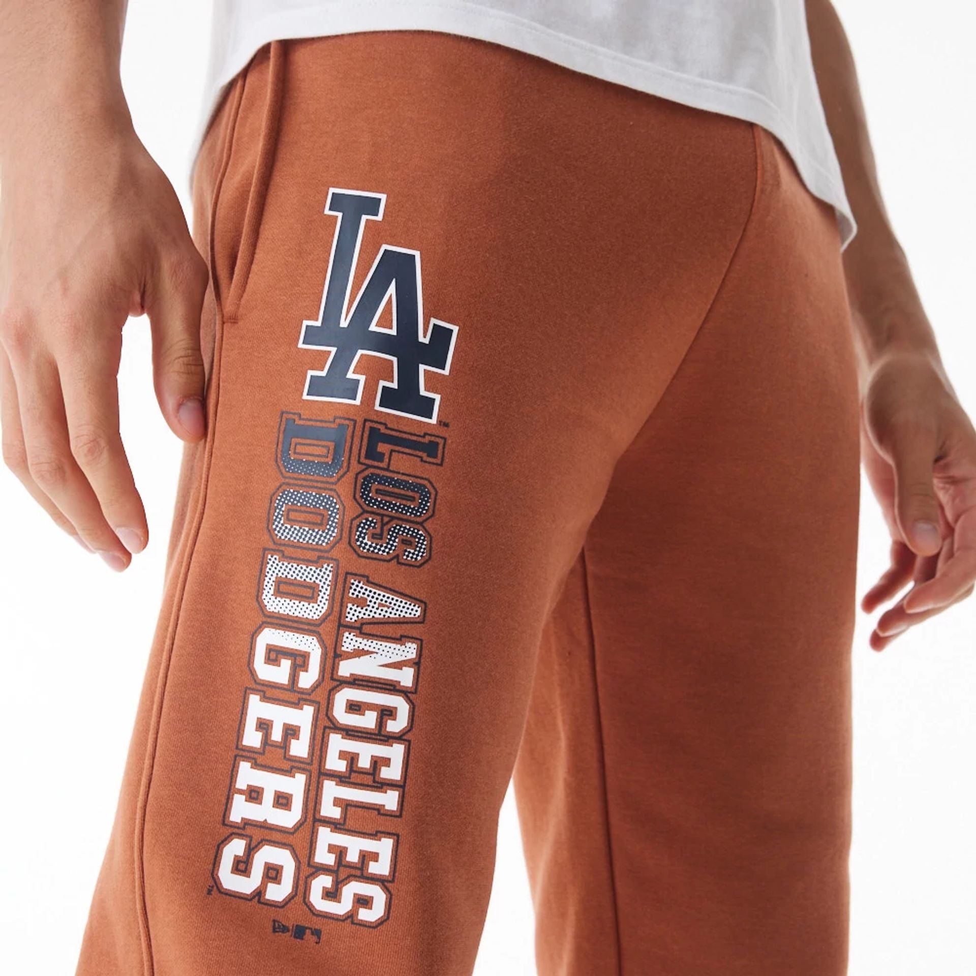 The Male model is wearing LA Dodgers MLB Gradient Graphic Brown Joggers  4