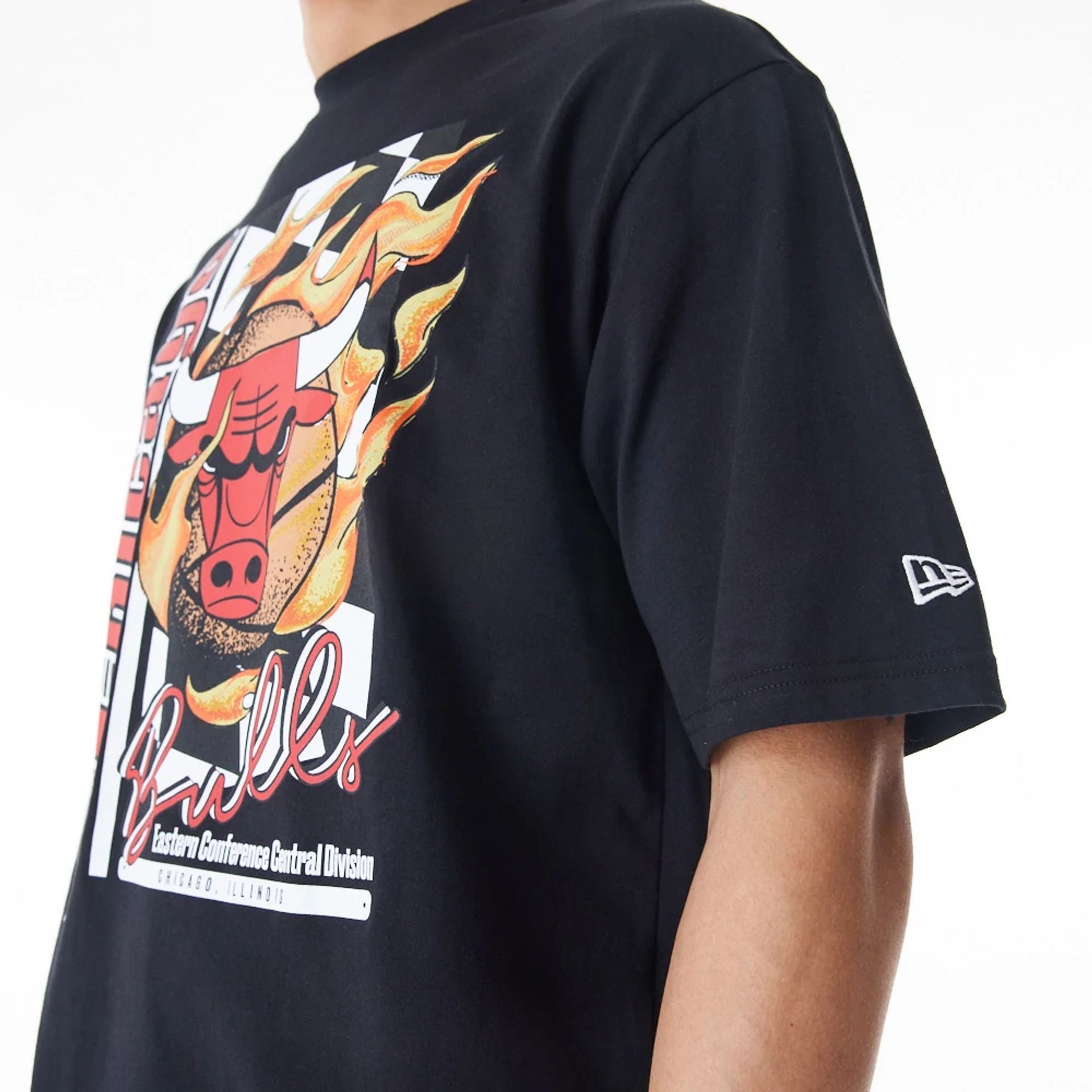 The Male model is wearing Chicago Bulls NBA Flame Print Black Oversized T-Shirt  4