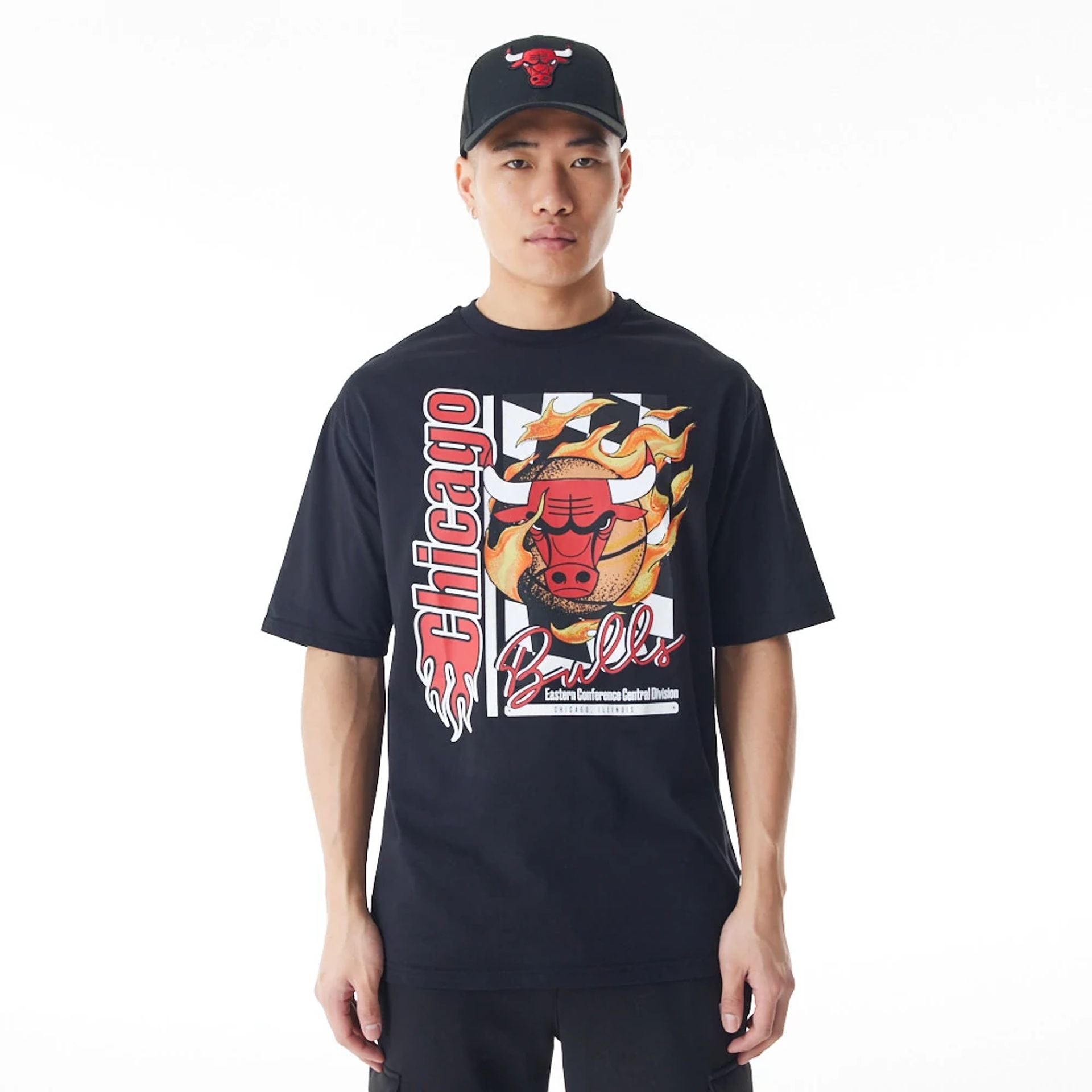 The Male model is wearing Chicago Bulls NBA Flame Print Black Oversized T-Shirt  1