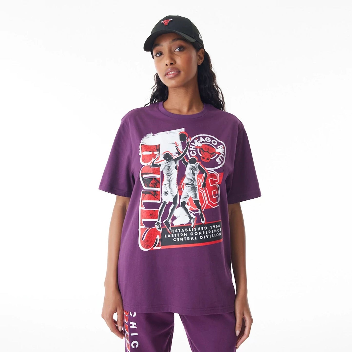 The Male model is wearing Chicago Bulls NBA Player Graphic Dark Purple T-Shirt  4