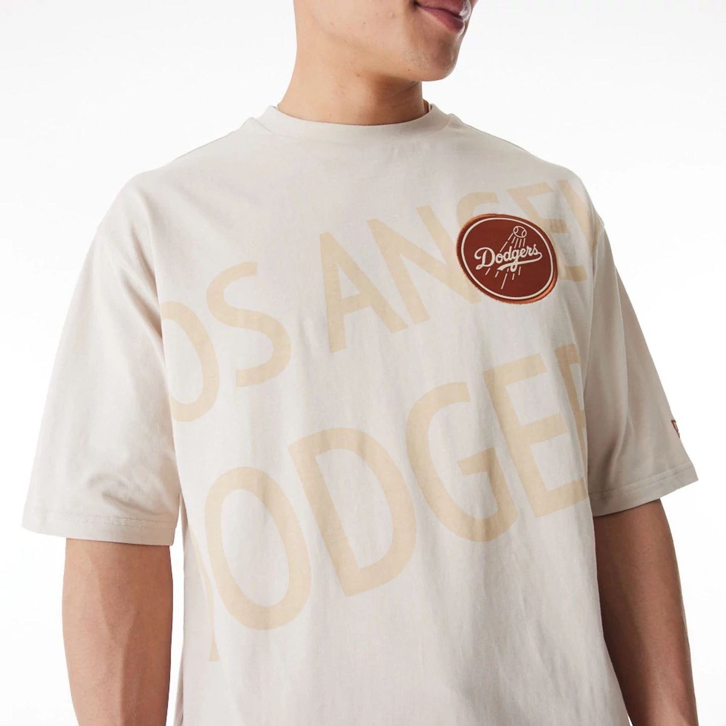 The Male model is wearing LA Dodgers MLB Script Graphic Cream Oversized T-Shirt  4