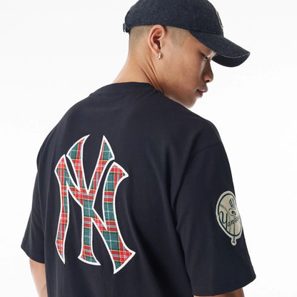 The Male model is wearing New York Yankees MLB Tartan Infill Black Oversized T-Shirt  6