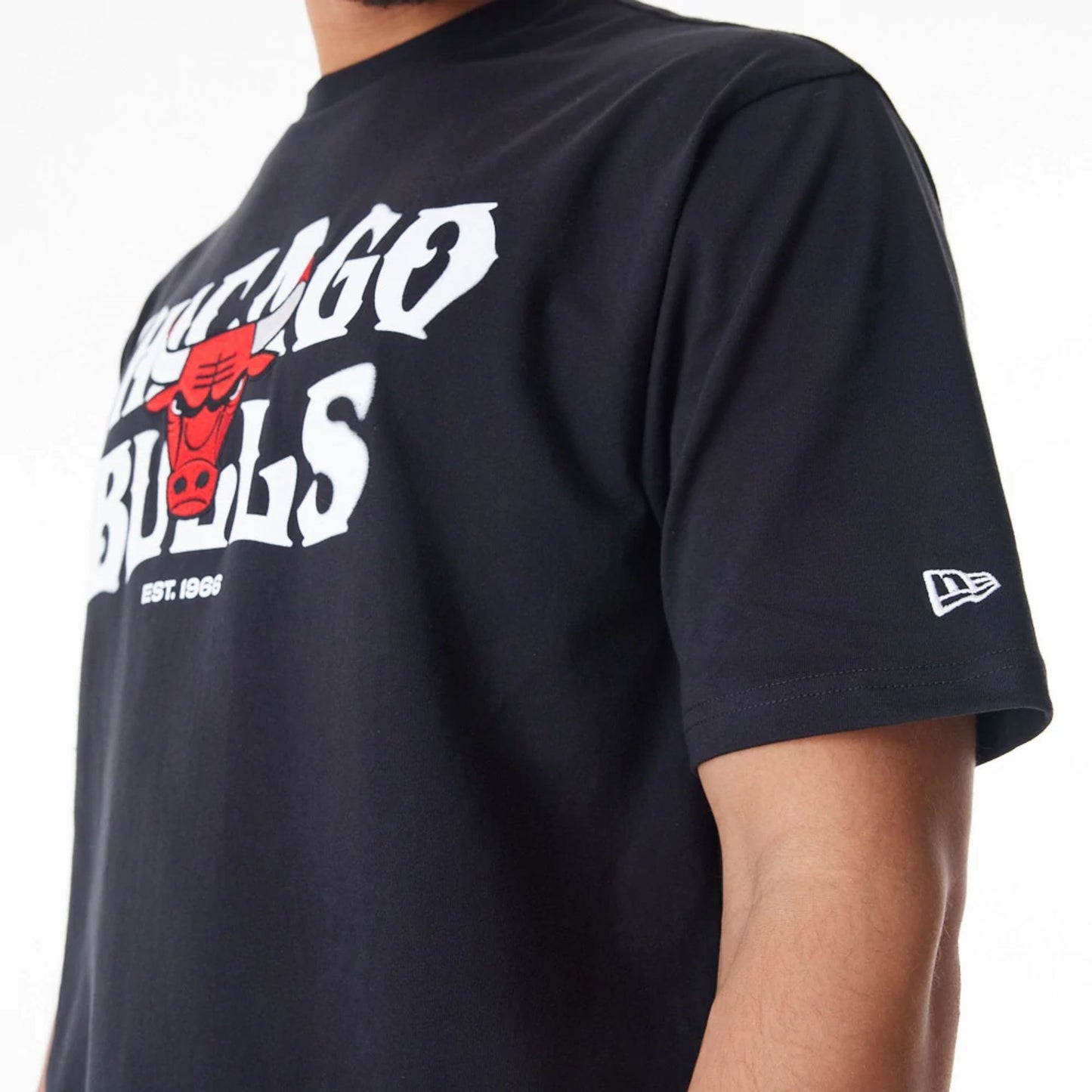 The Male model is wearing Chicago Bulls NBA Graphic Black Oversized T-Shirt  8