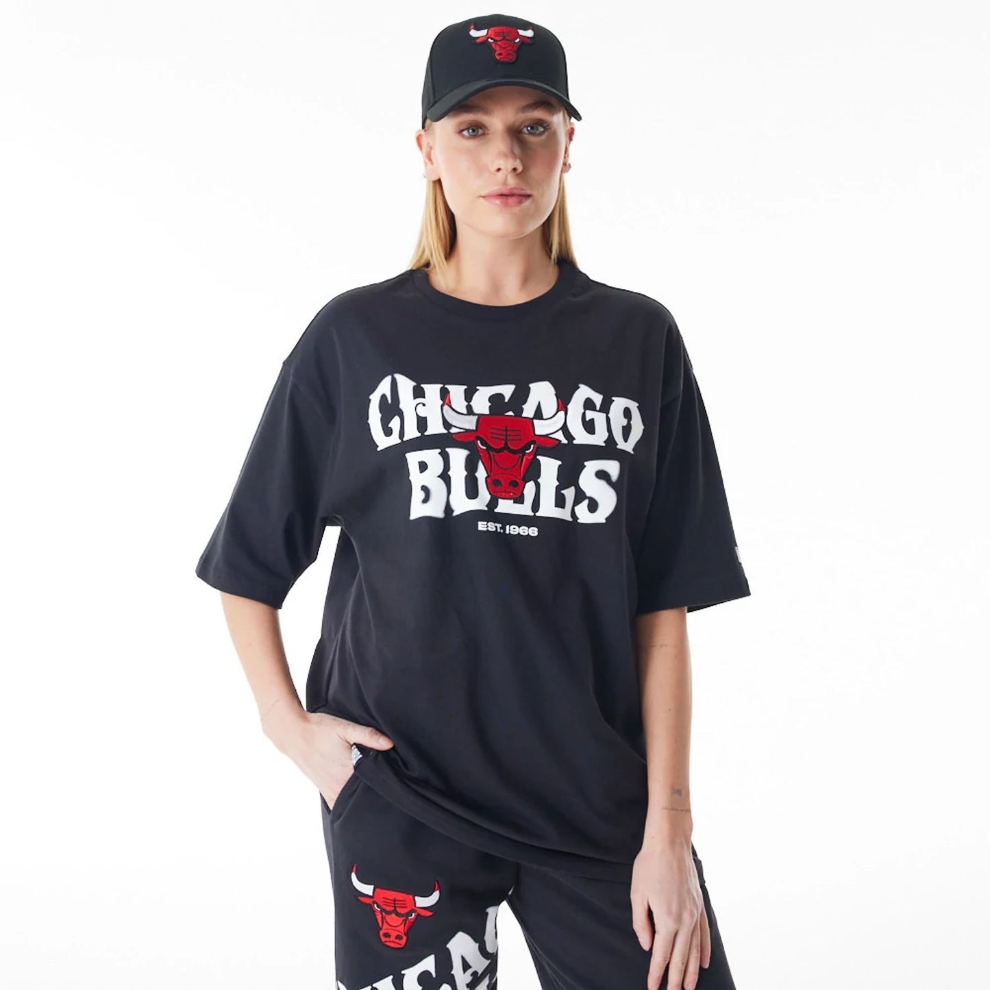 The Male model is wearing Chicago Bulls NBA Graphic Black Oversized T-Shirt  3