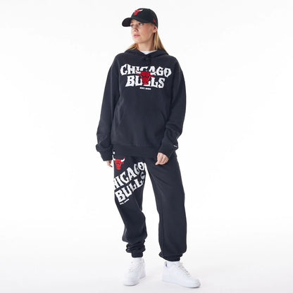 The Male model is wearing Chicago Bulls NBA Graphic Black Oversized Pullover Hoodie  6