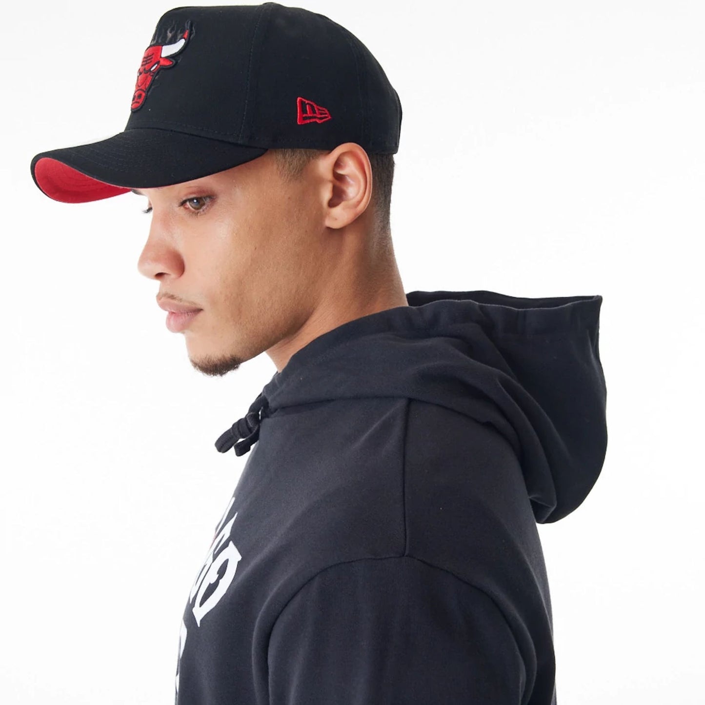 The Male model is wearing Chicago Bulls NBA Graphic Black Oversized Pullover Hoodie  12