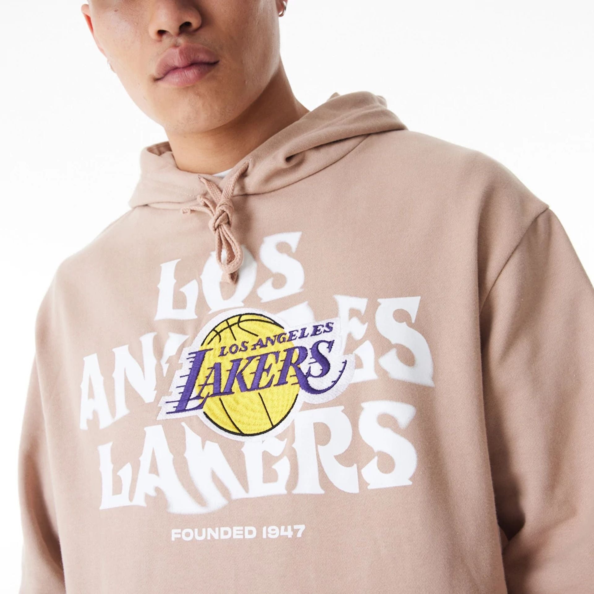 The Male model is wearing LA Lakers NBA Graphic Beige Oversized Pullover Hoodie  7