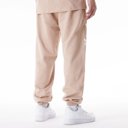 The Male model is wearing LA Lakers NBA Graphic Beige Joggers  7