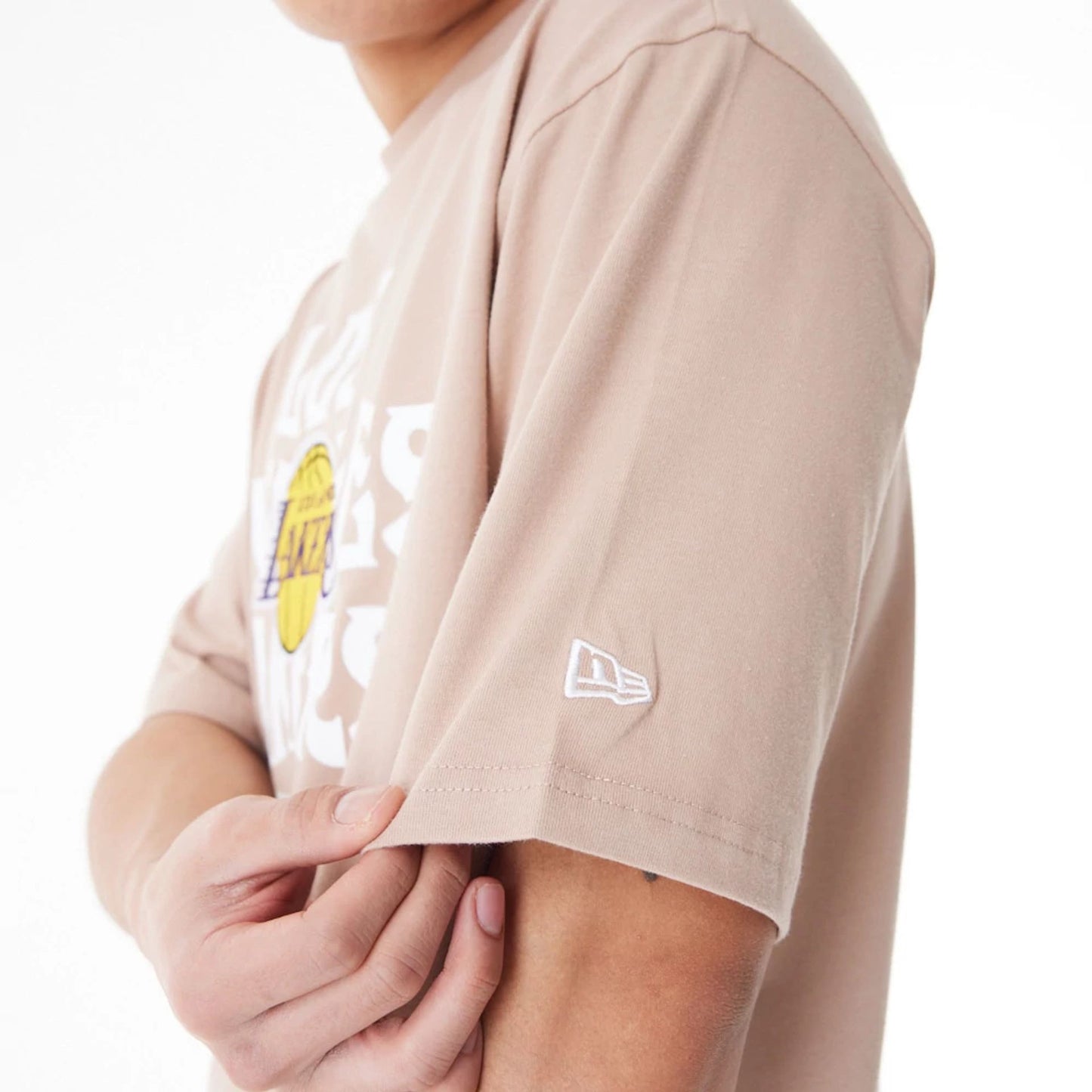 The Male model is wearing LA Lakers NBA Graphic Beige Oversized T-Shirt  4