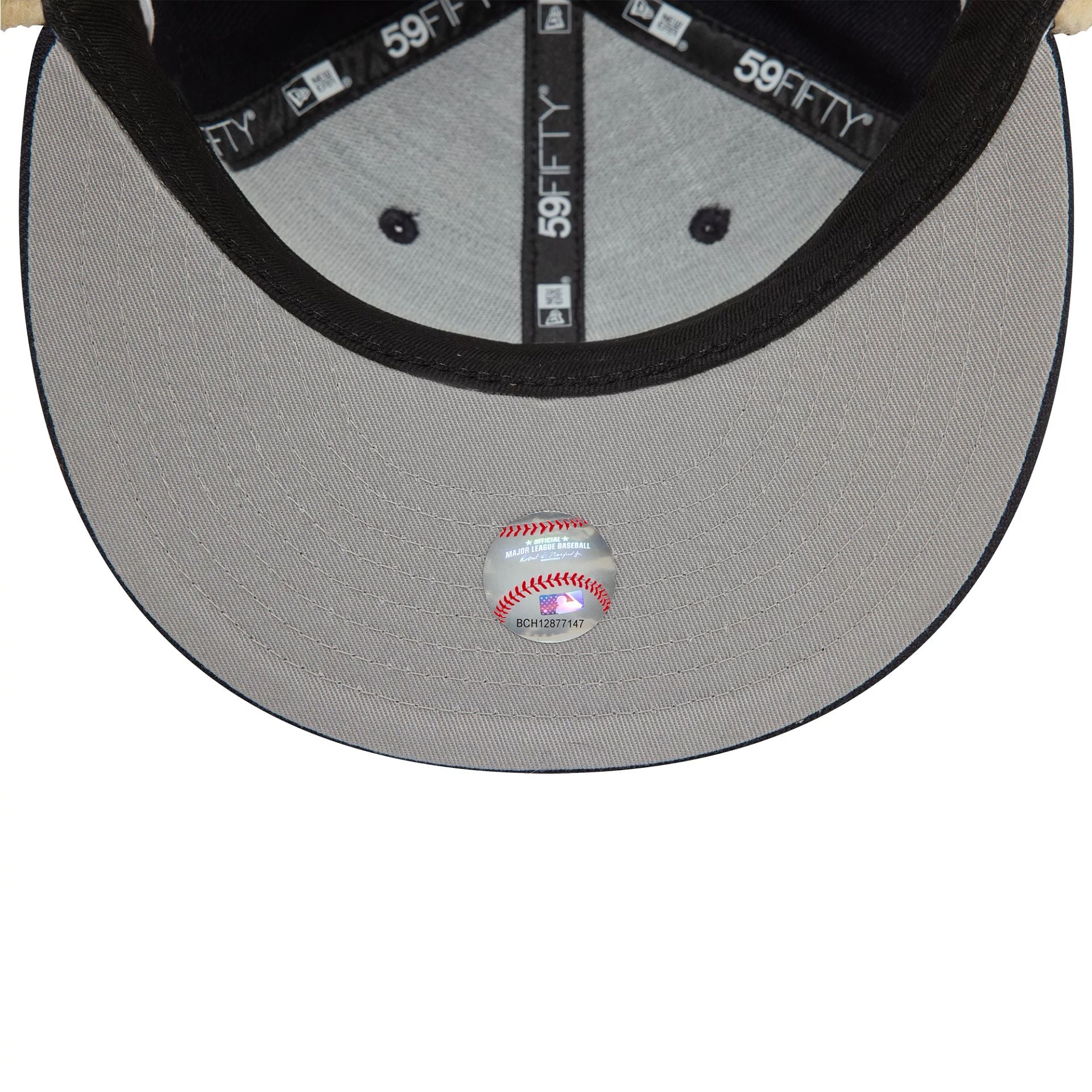 This is a New York Yankees Image Navy Dogear 59FIFTY Fitted Cap 3