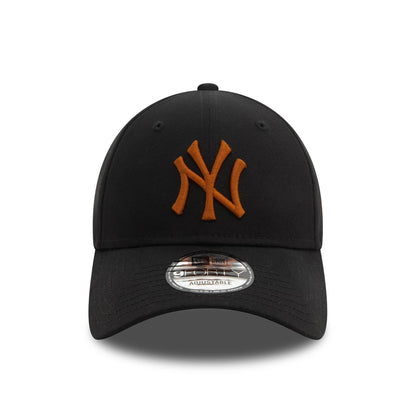 This is a New York Yankees League Essential Black 9FORTY Adjustable Cap 2