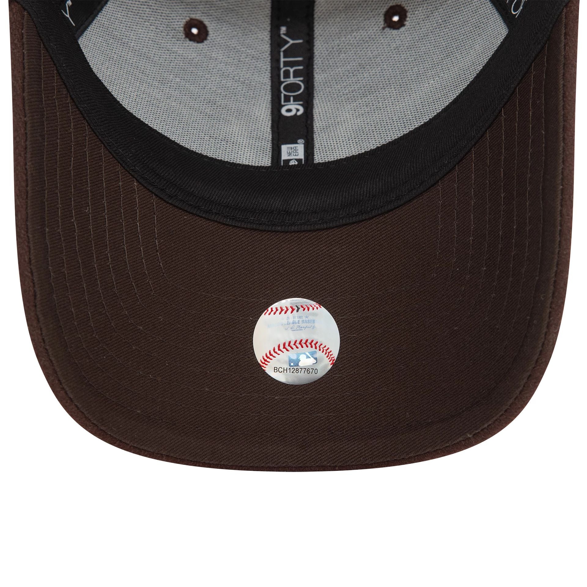 This is a New York Yankees Melton Wool Dark Brown 9FORTY Adjustable Cap 5